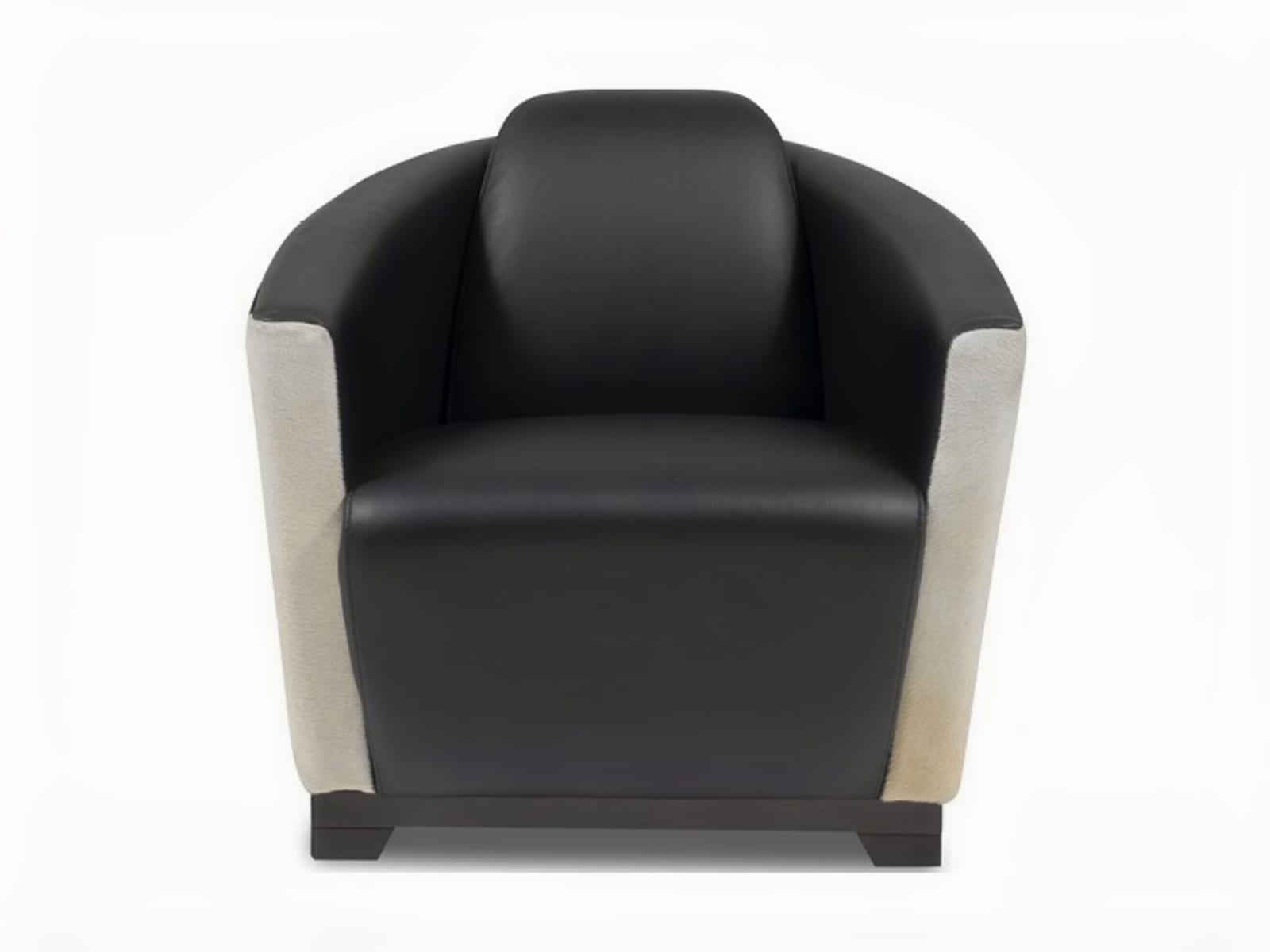 HOTEL The ‘Hotel’ armchair offers timeless design, celebrating 25 years with new versatile pieces, embodying Calia Italia’s renowned style and character.