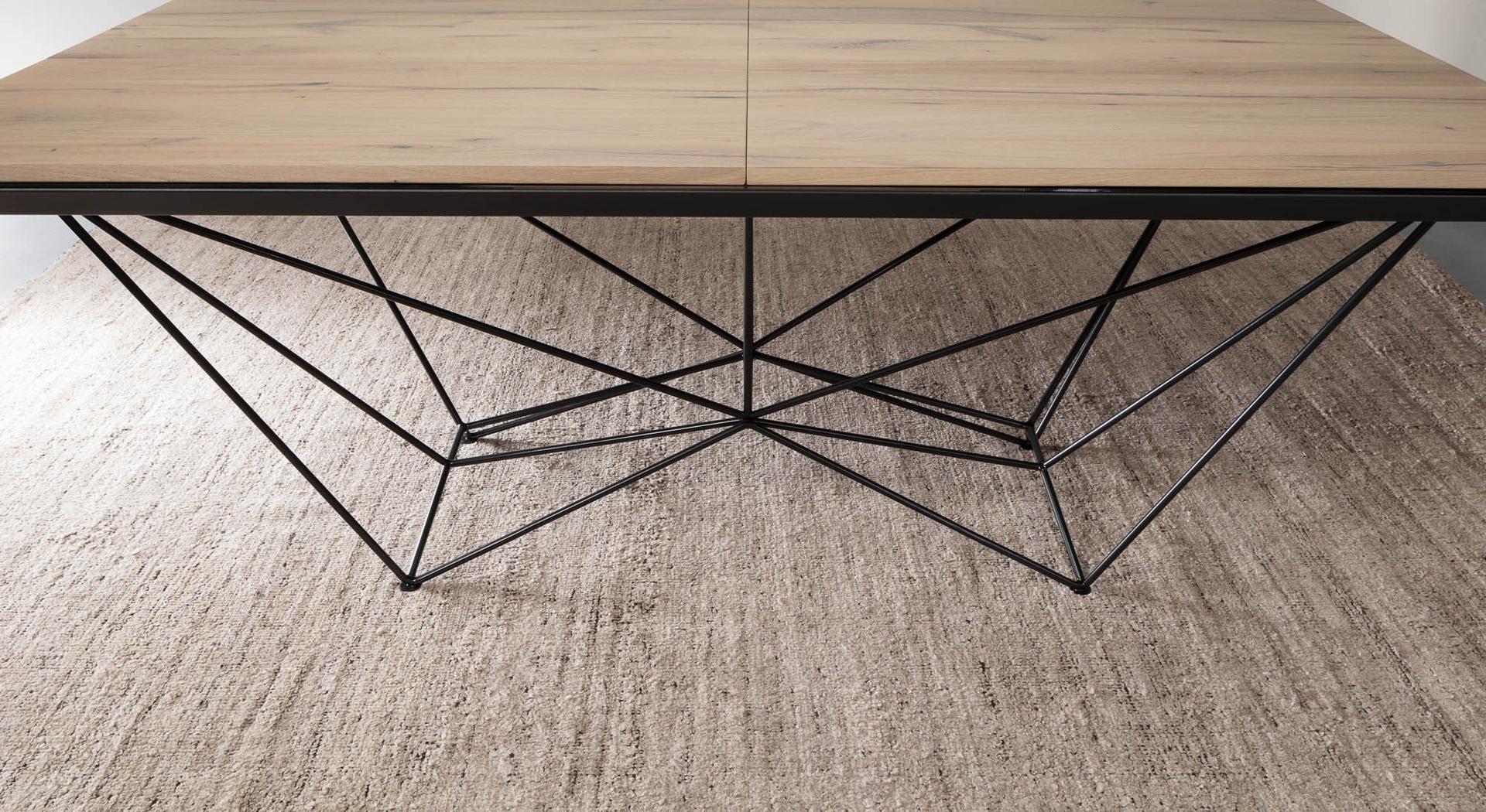 FIL8 Extending wooden table