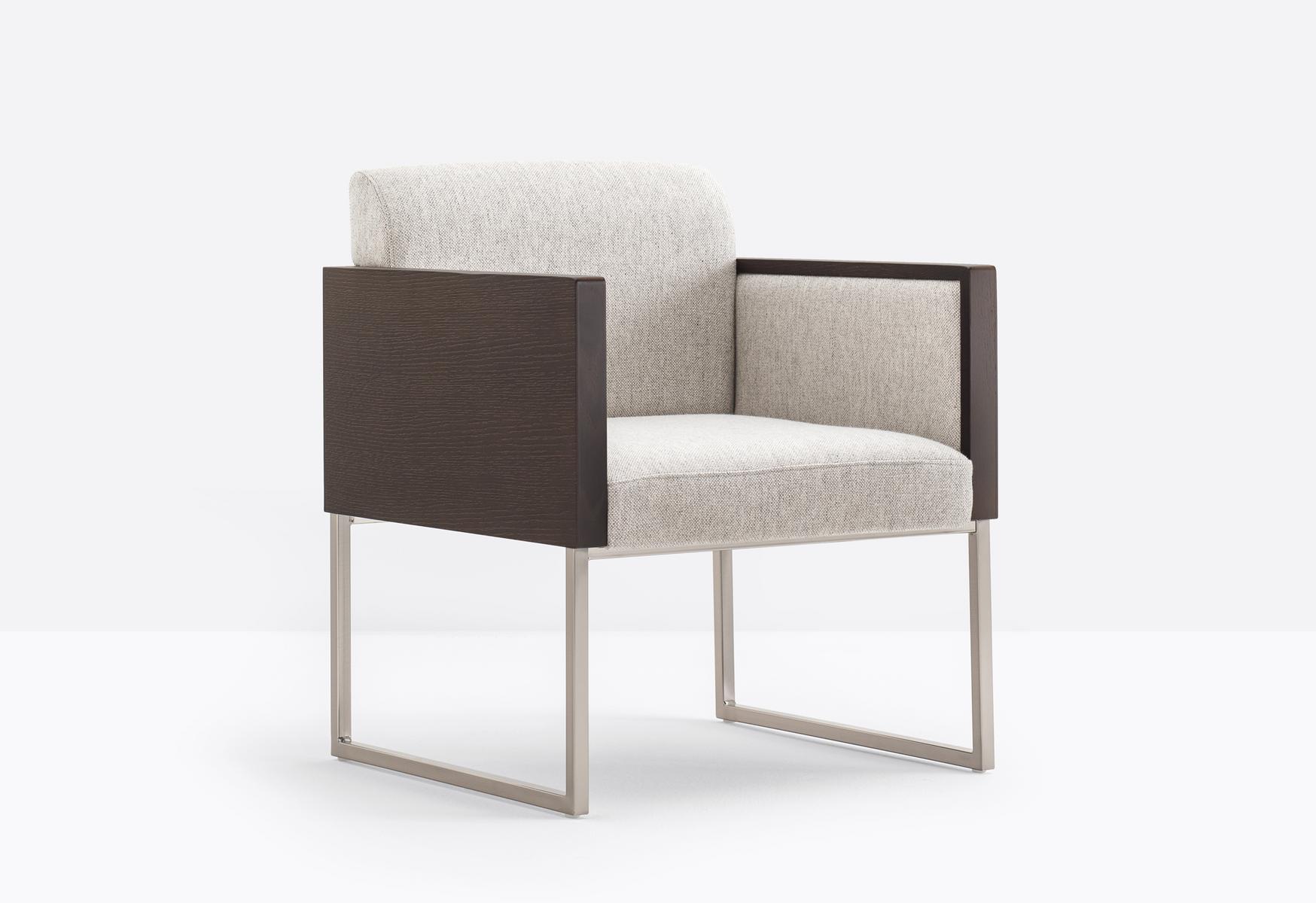 BOX 741 Sled base upholstered easy chair with armrests