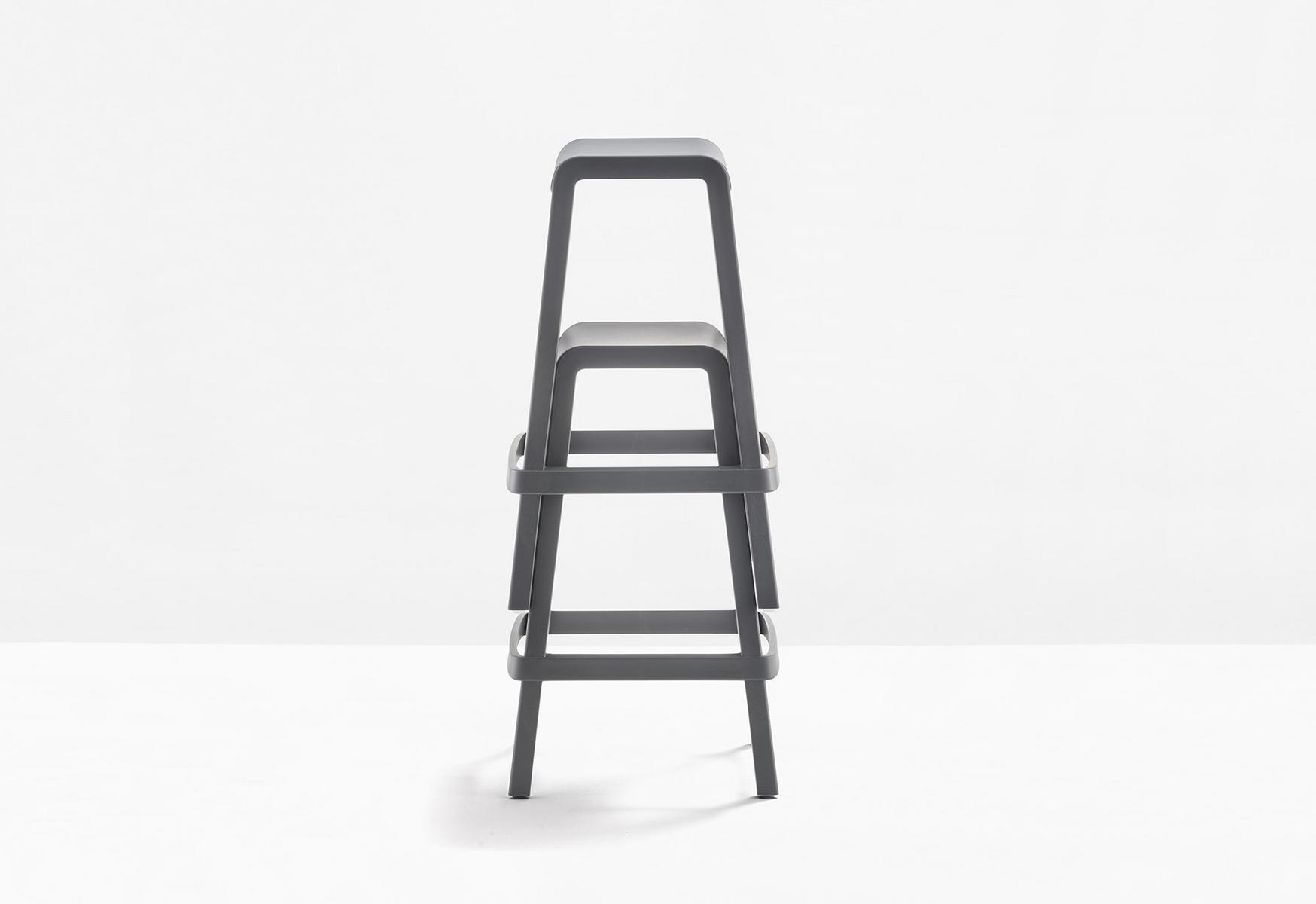 DOME 267 Stackable polypropylene stool