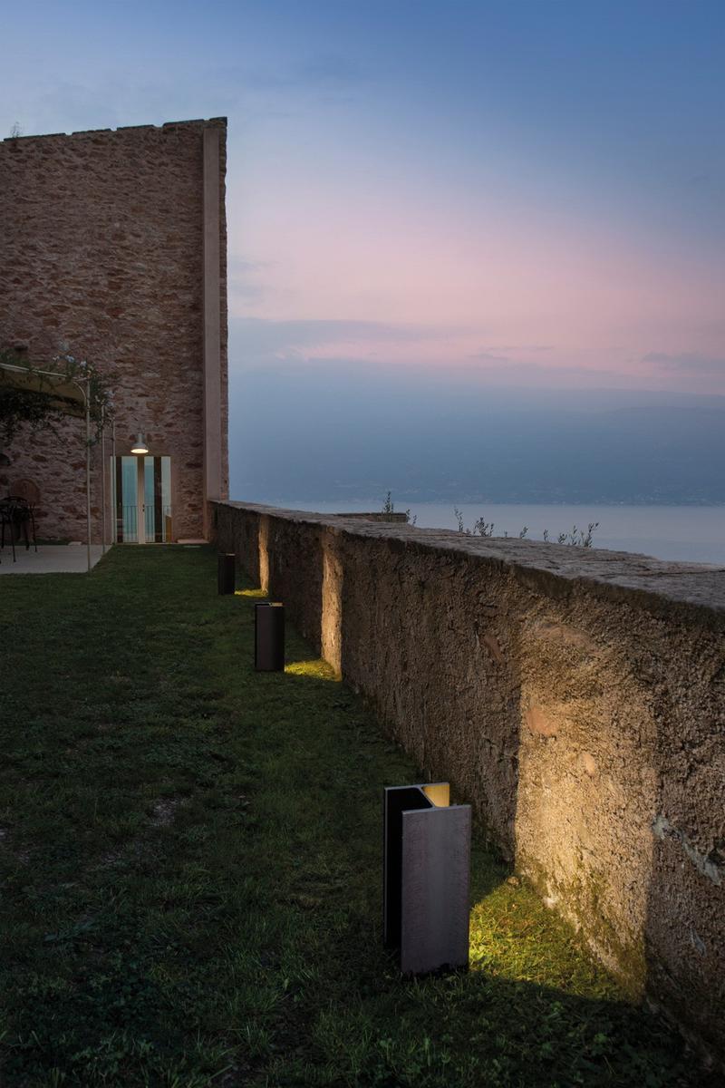 MAIS PLUS QUE CELA JE NE PEUX PAS LED direct-indirect light steel floor lamp
