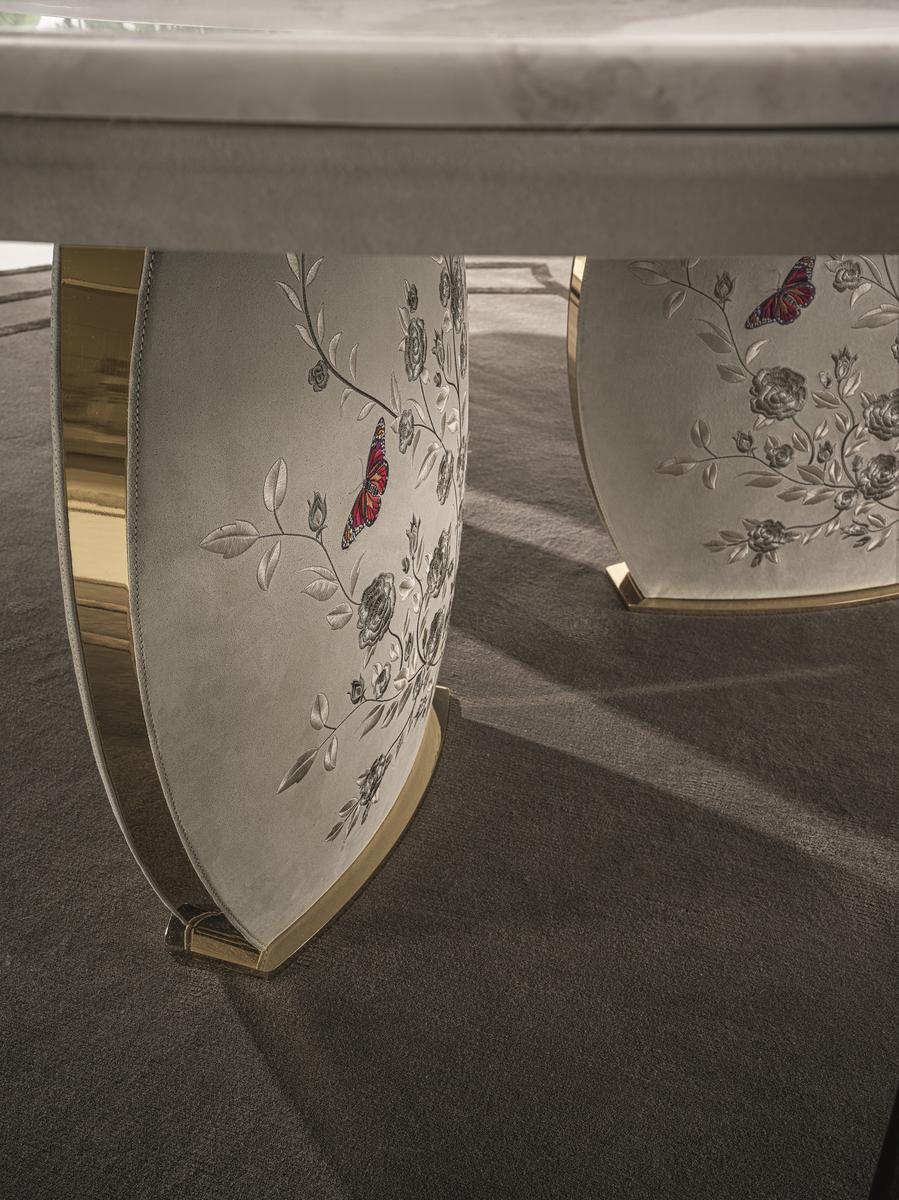 LOTUS Oval leather table