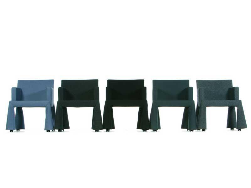 V.I.P. CHAIR Chair with armrests with castors