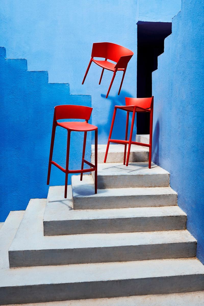 AFRICA Polypropylene barstool with footrest