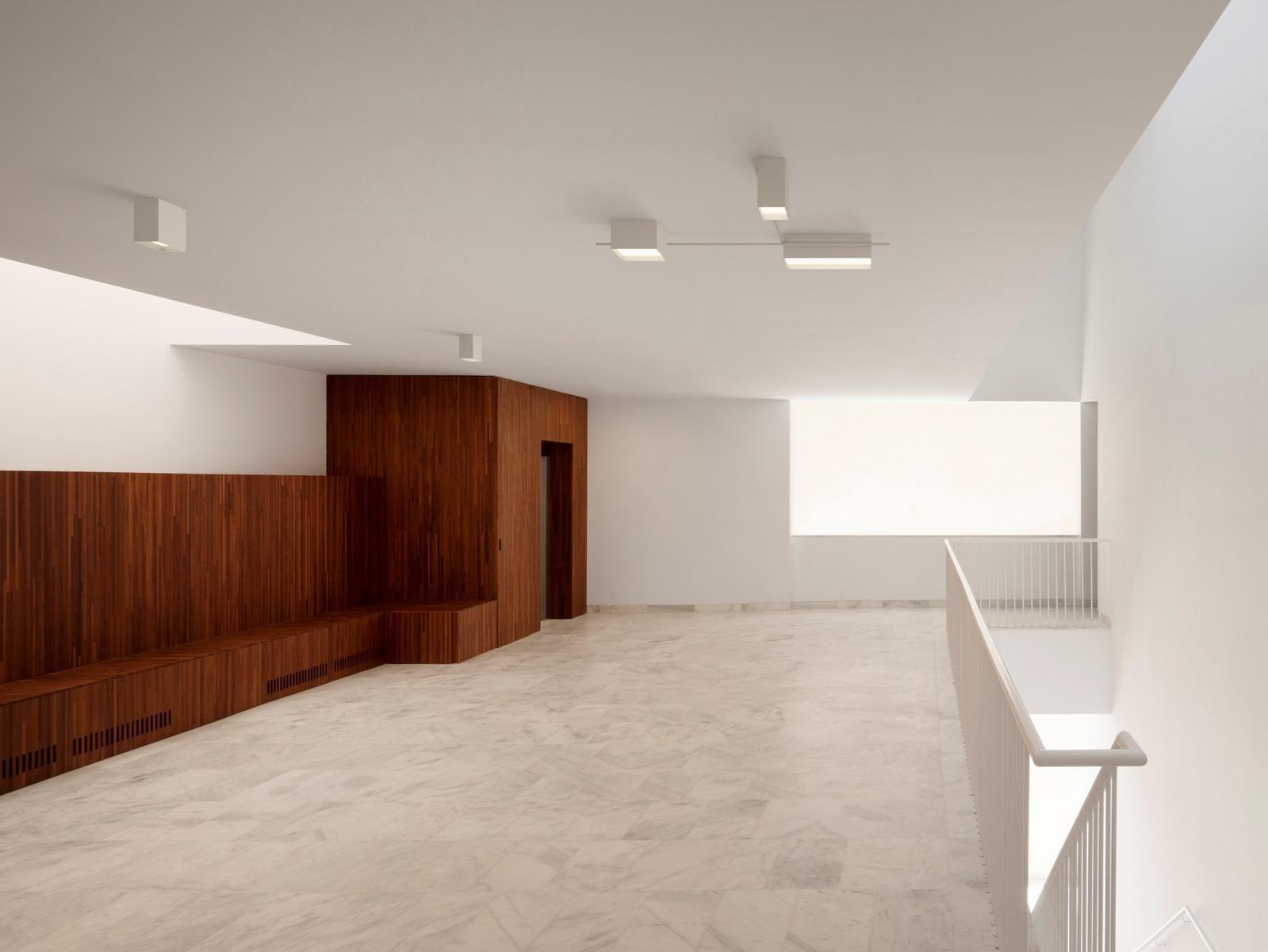STRUCTURAL LED direct light aluminium ceiling light