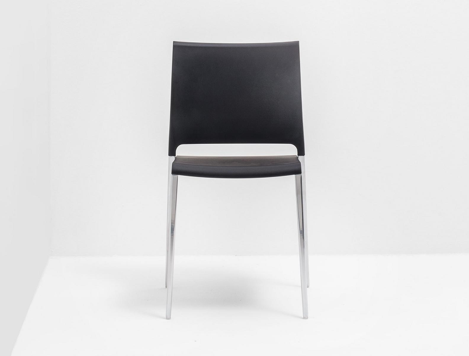 MYA 700 Stackable aluminium chair