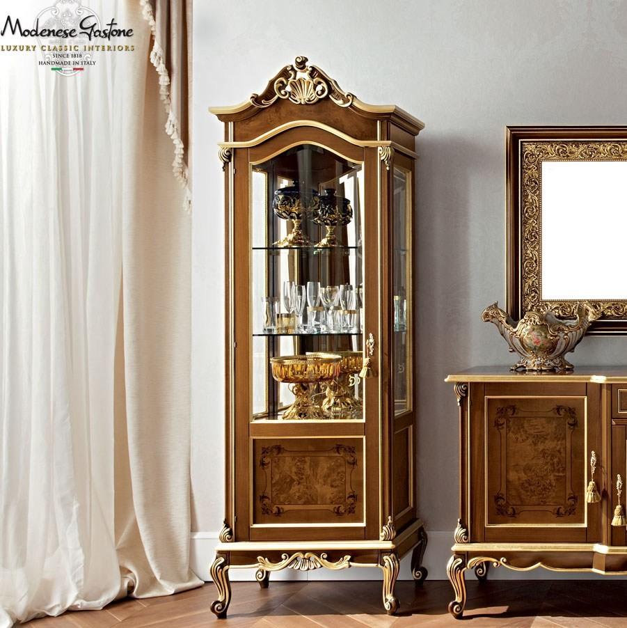 12117 Solid wood display cabinet