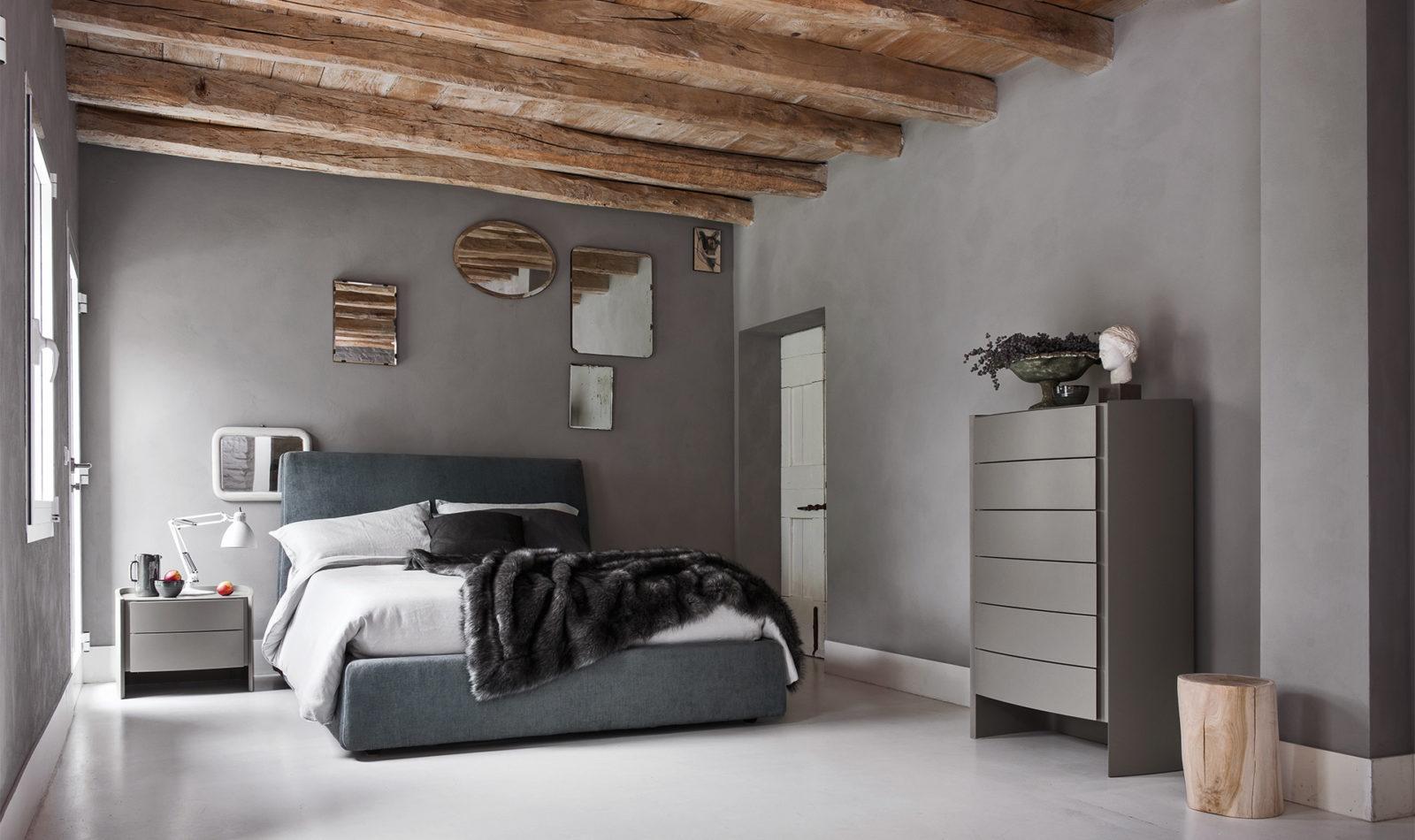 ADJ Rounded lacquered chest of drawers with integrated handles