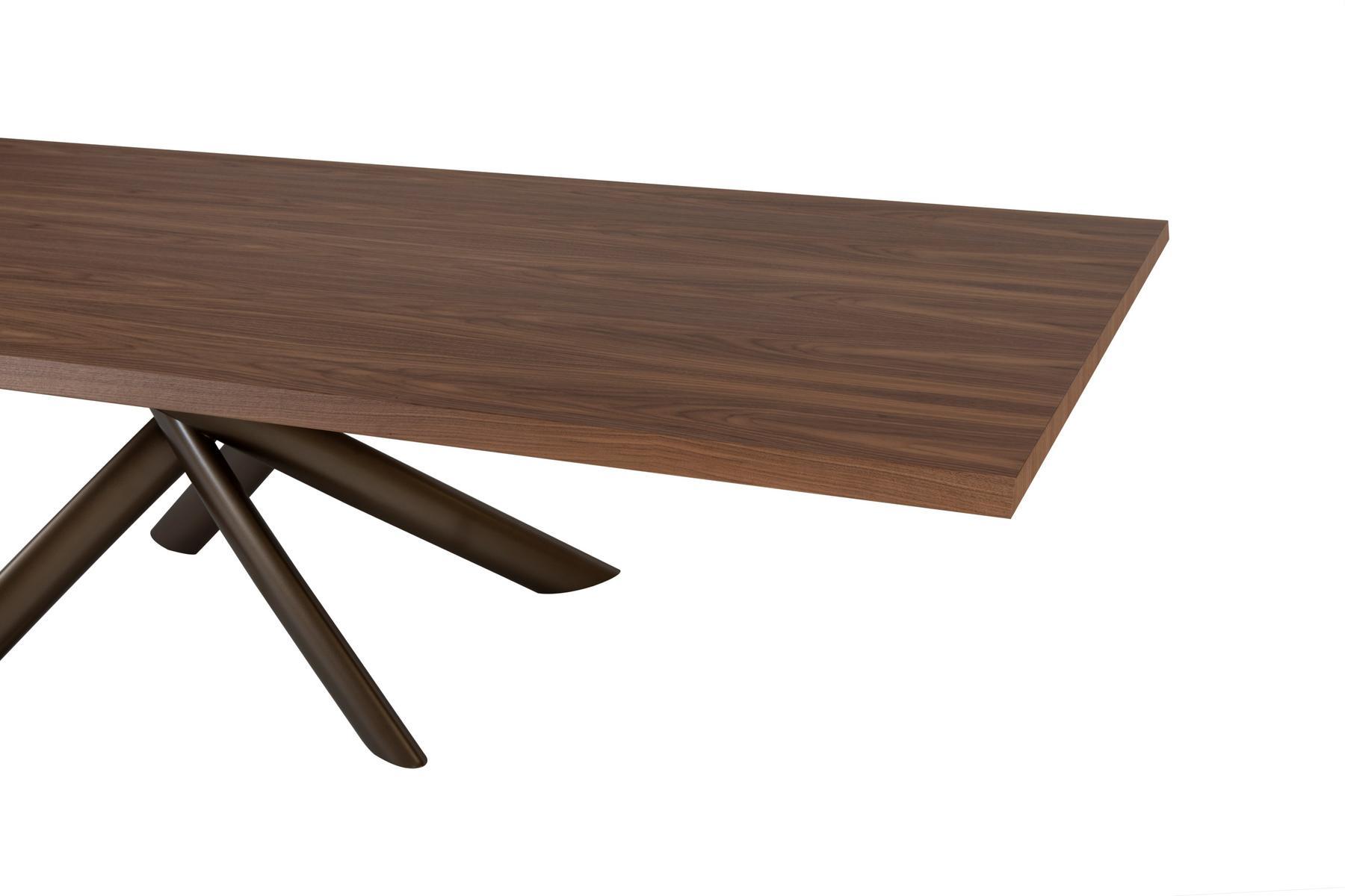 STYLE Rectangular walnut table