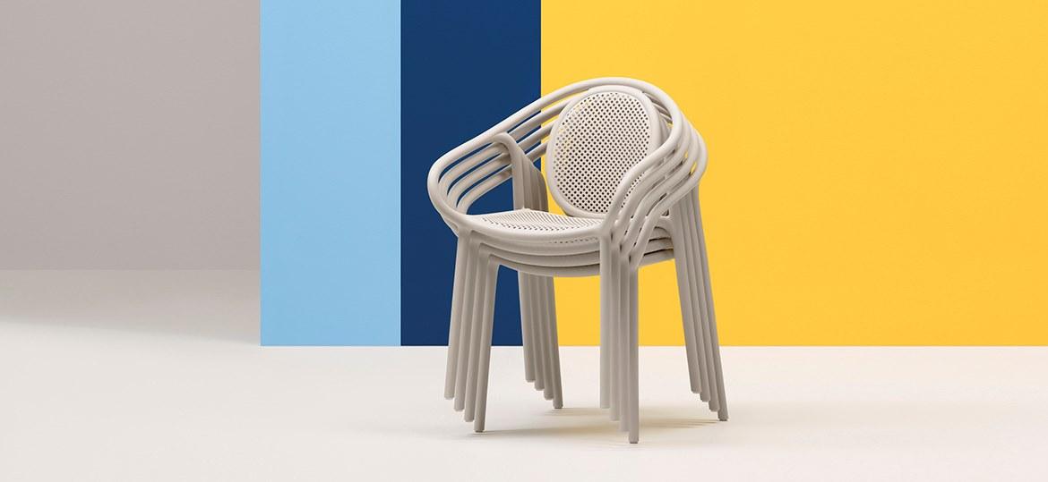 REMIND 3735 Stackable polypropylene chair with armrests