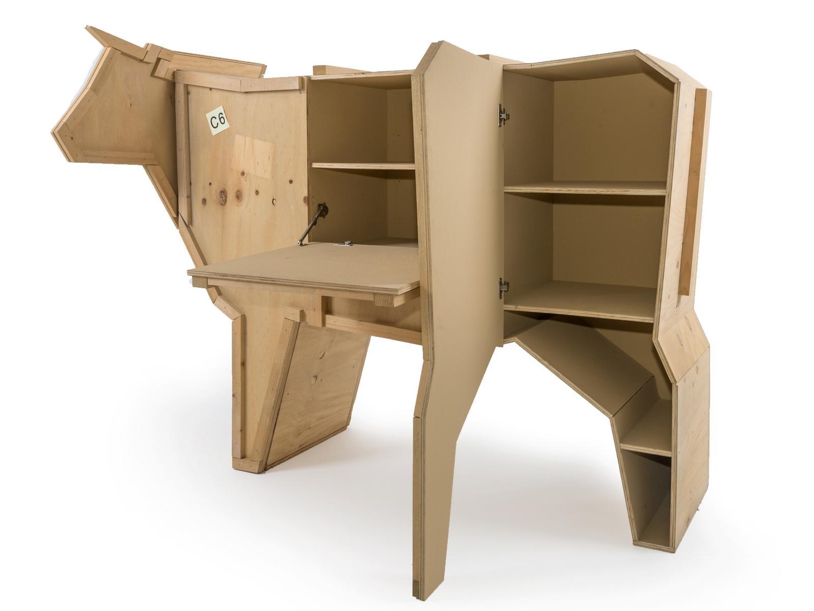 SENDING COW Wooden highboard with doors