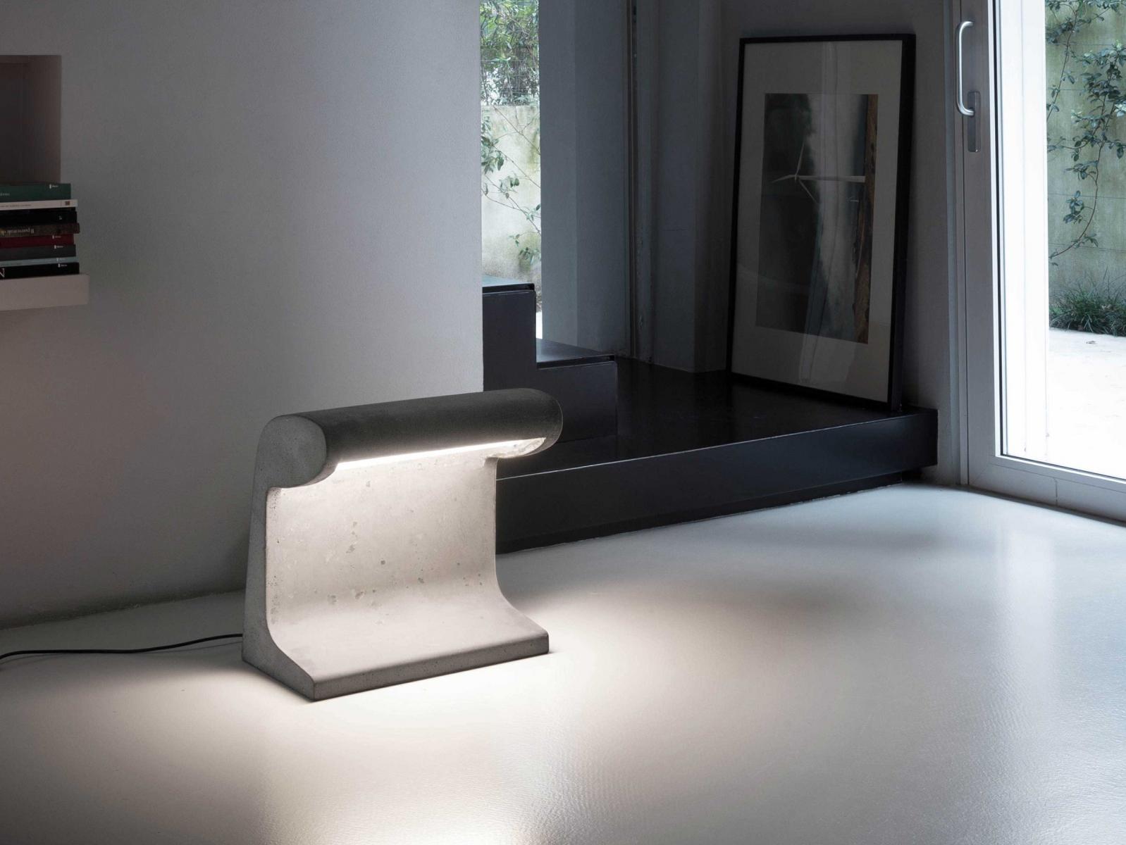 BORNE BÉTON GRANDE LED cement floor lamp