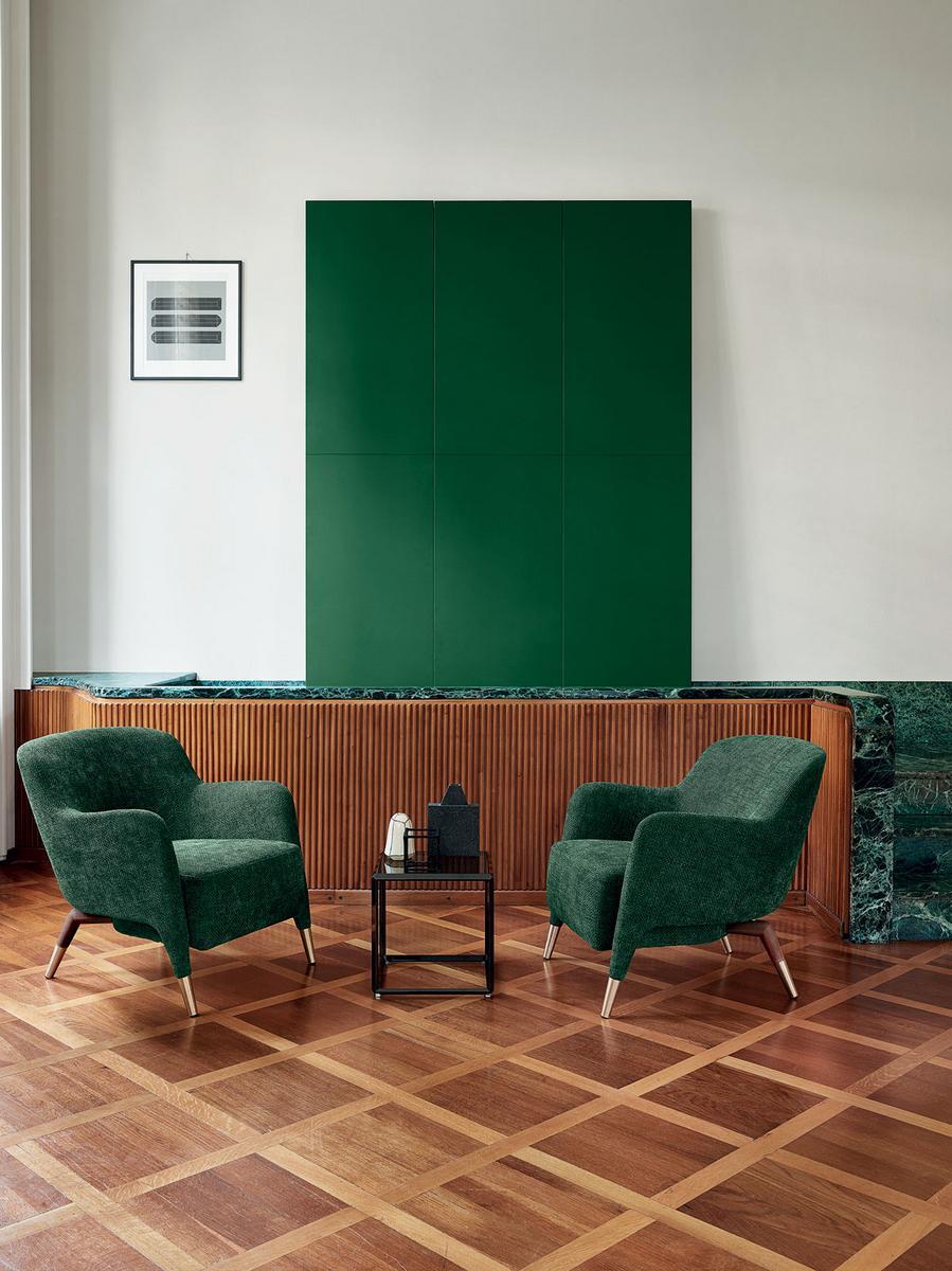 D.151.4 Fabric armchair with armrests
