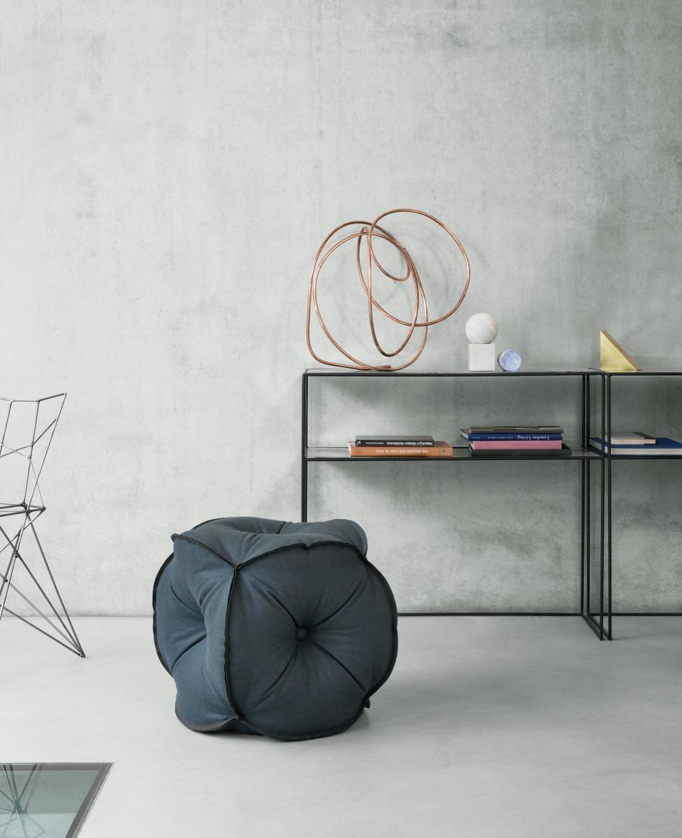 953 Tufted fabric pouf
