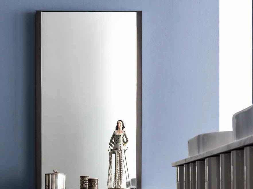 QUADRA Wall-mounted mirror with integrated lighting
