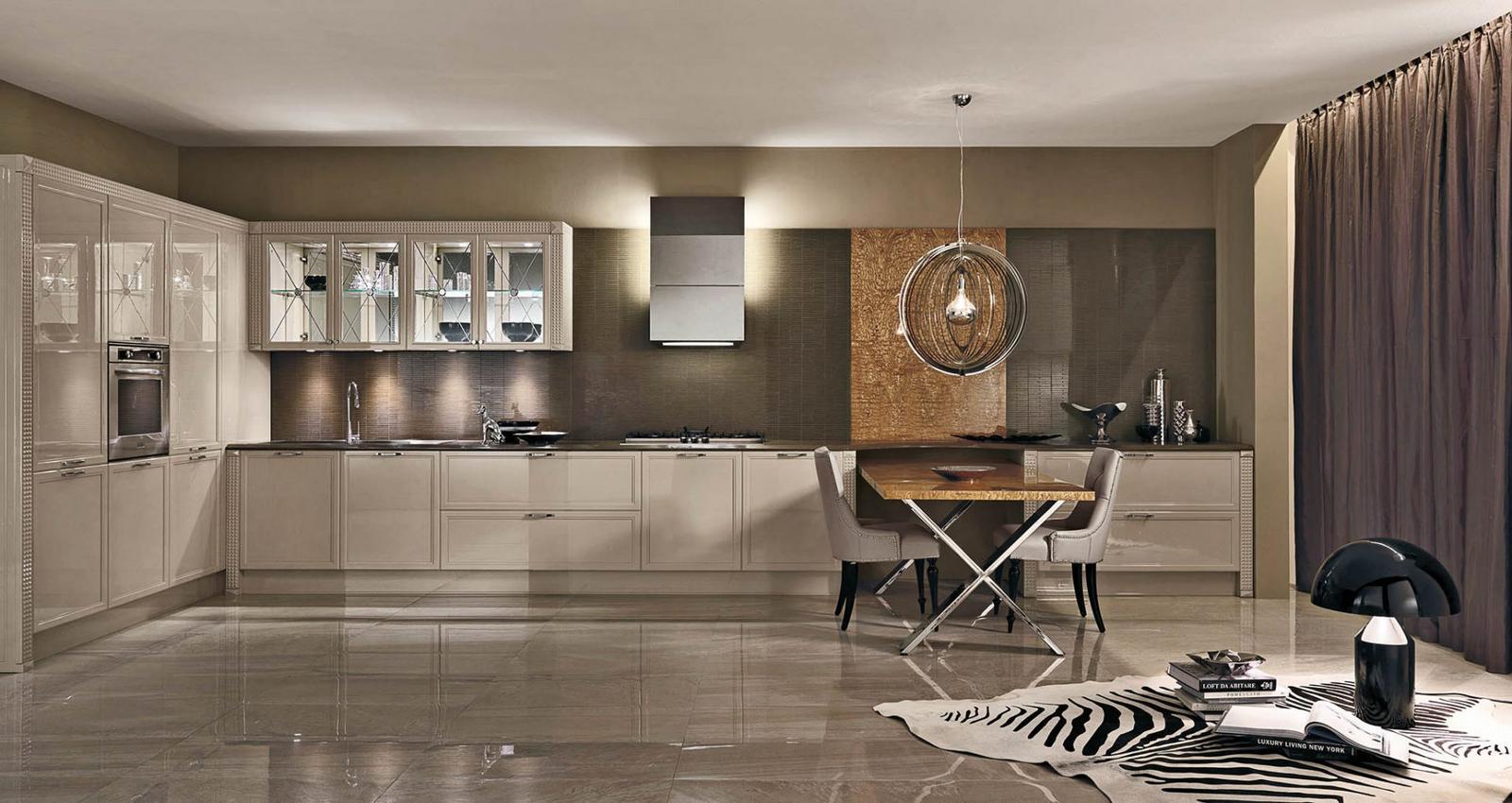 LUXURY GLAM Lacquered kitchen
