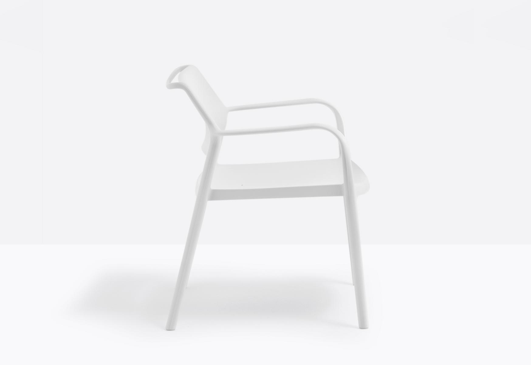 ARA 316 Stackable polypropylene easy chair with armrests