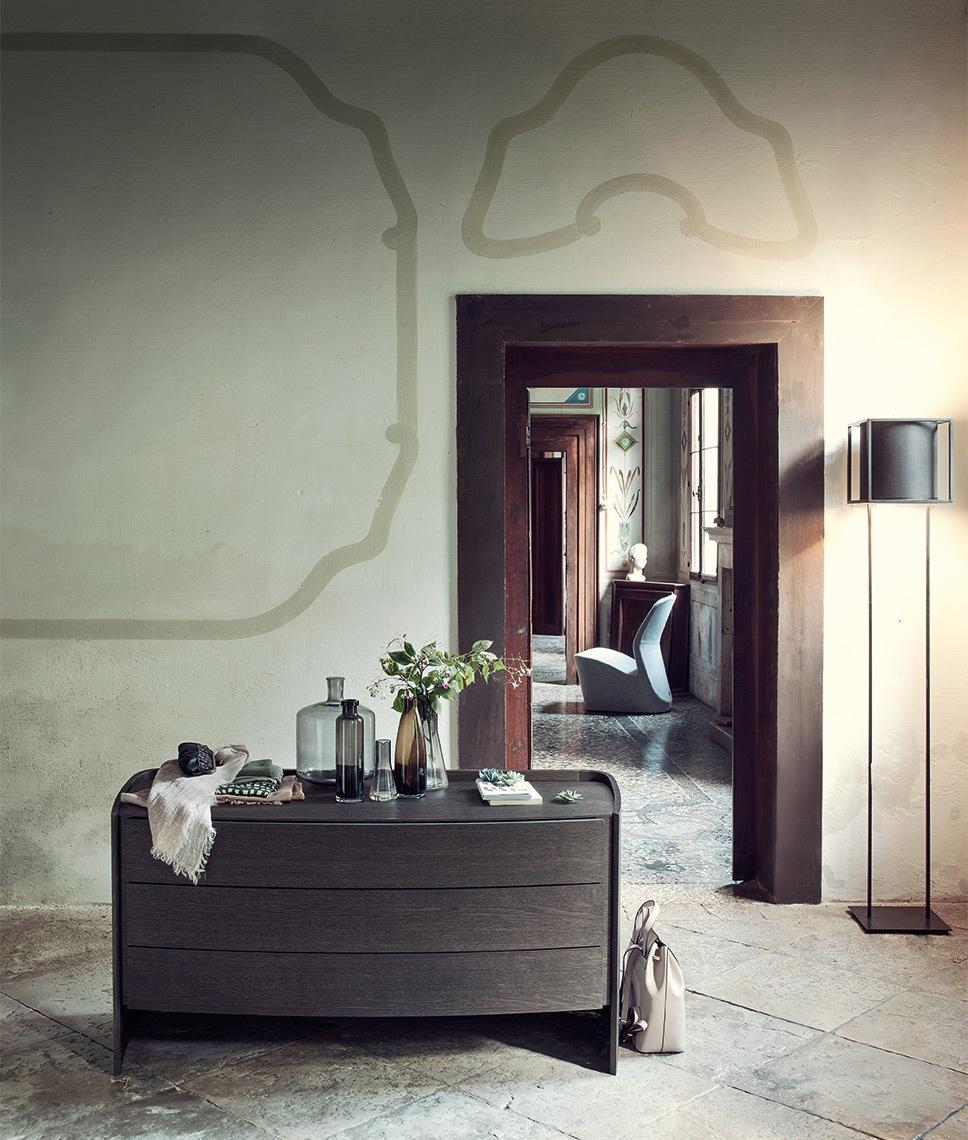 ADJ Rounded lacquered chest of drawers with integrated handles