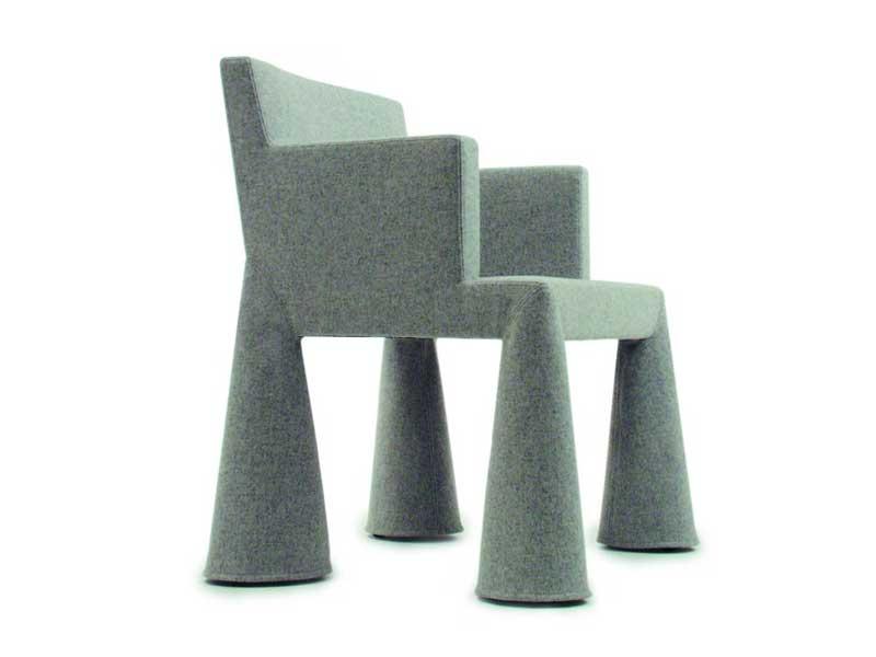 V.I.P. CHAIR Chair with armrests with castors