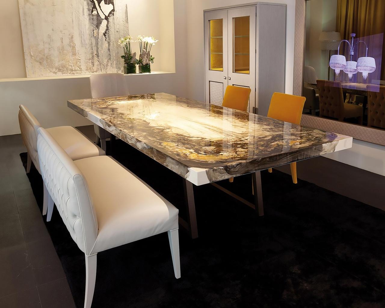 DECORO Round marble table in a luxury style