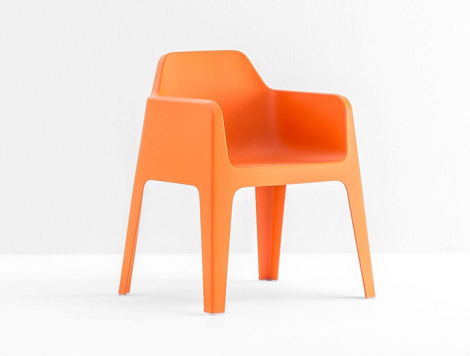 PLUS 630 Stackable polypropylene chair