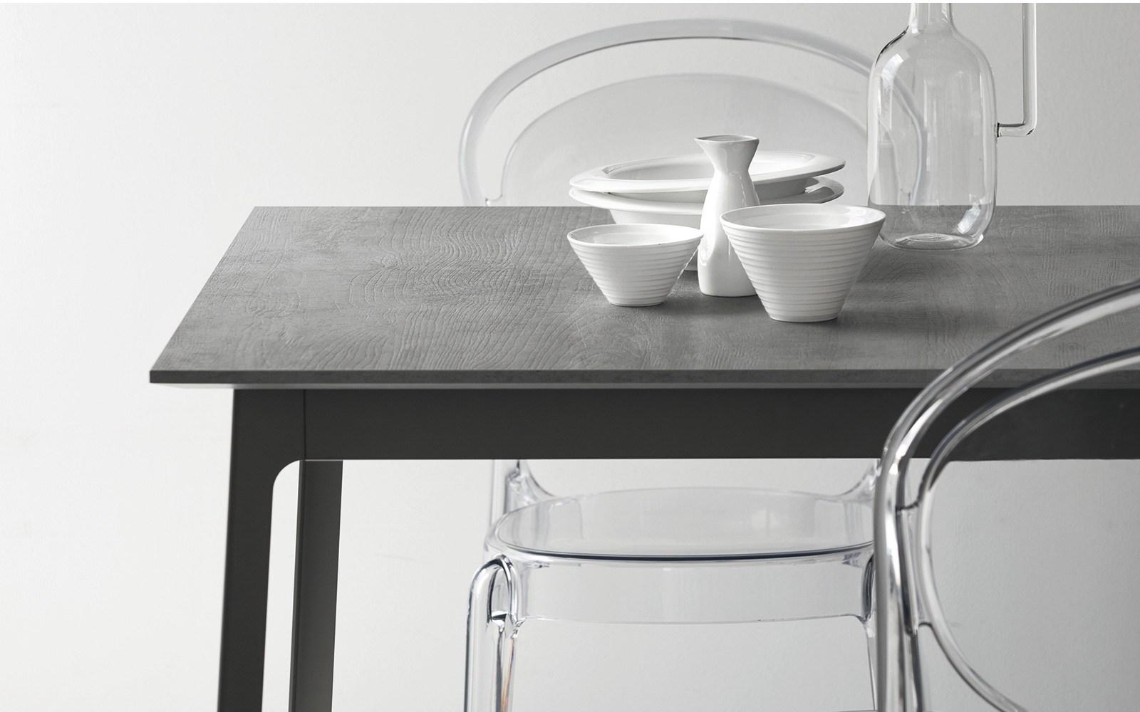 DOT Square steel and wood table