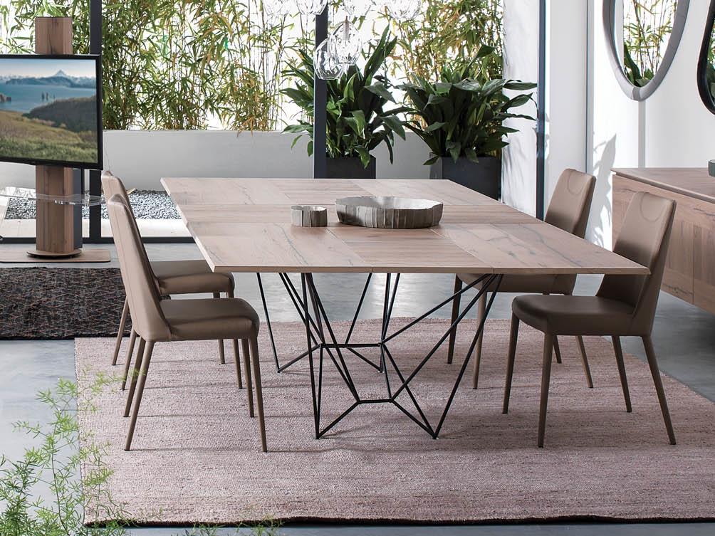 FIL8 Extending wooden table