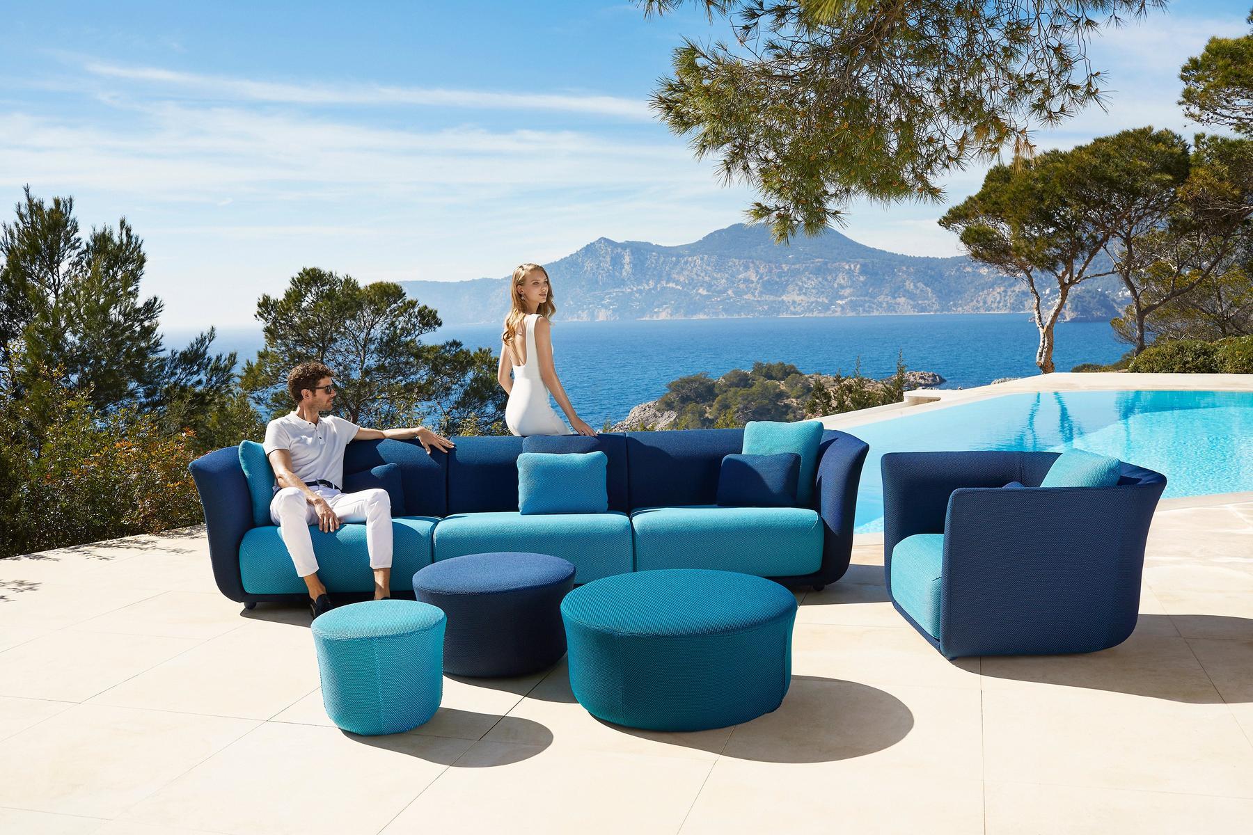 SUAVE Modular fabric garden sofa