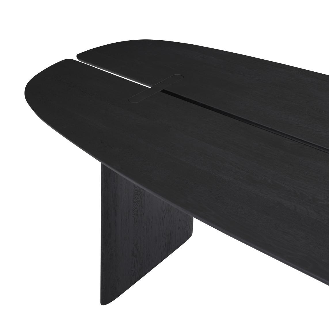 INTERVALLE Oval solid wood dining table