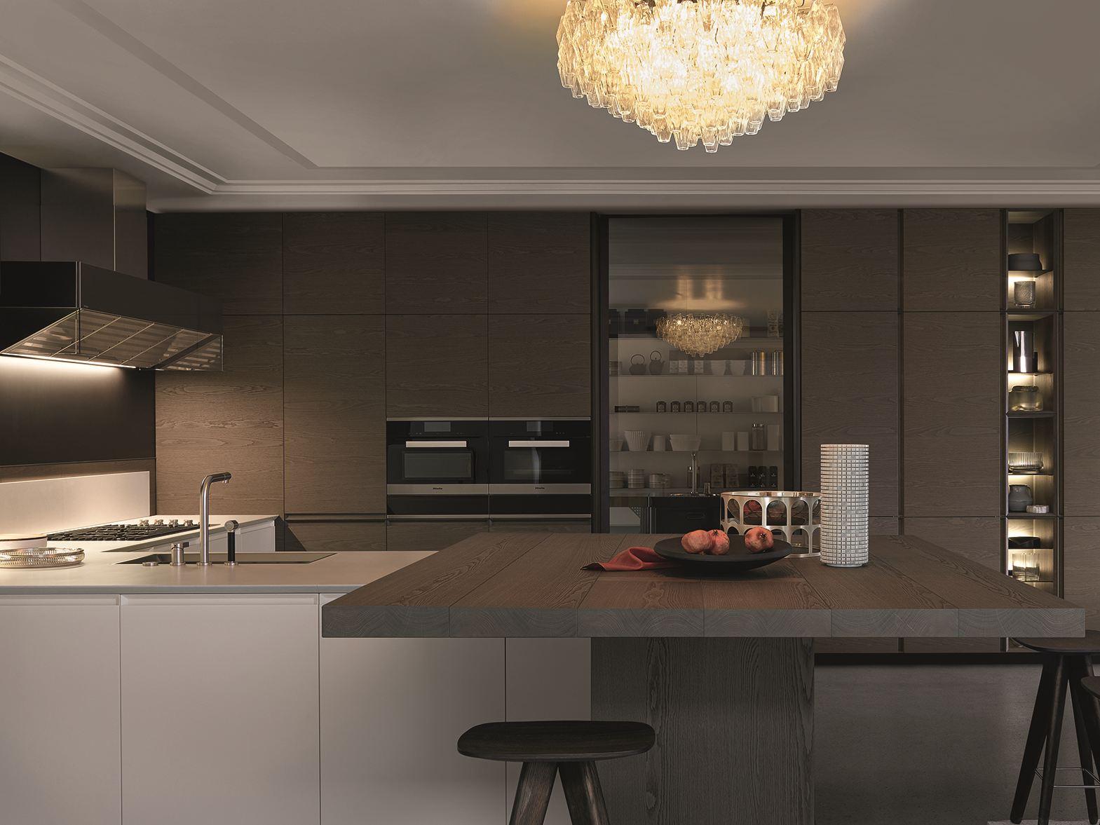 TRAIL Wood and glass fitted kitchen