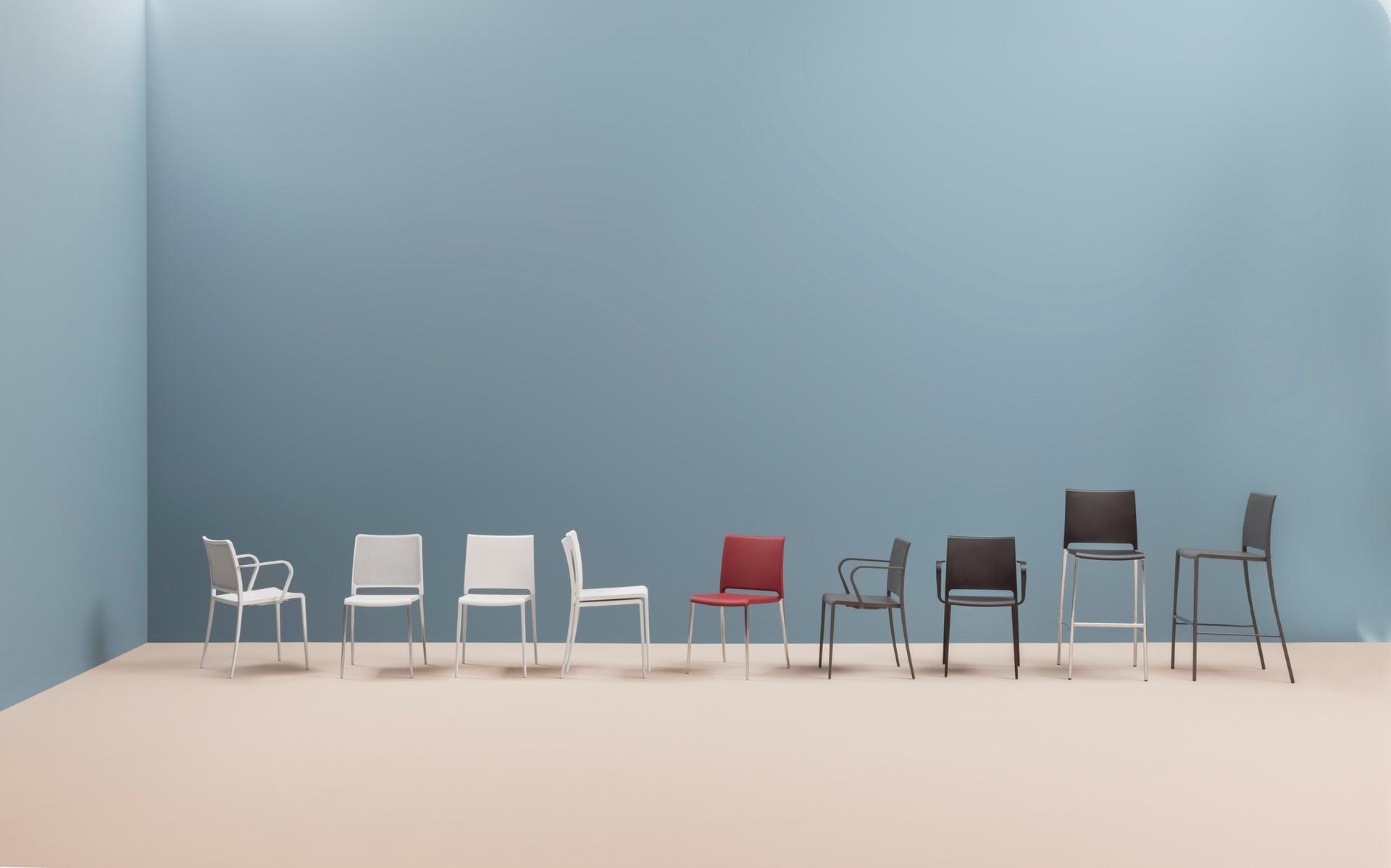MYA 700 Stackable aluminium chair