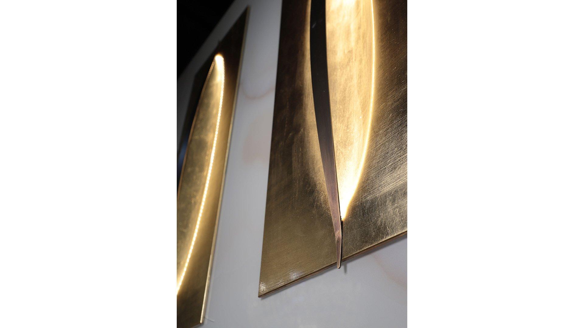 TERRA LED gold leaf wall light