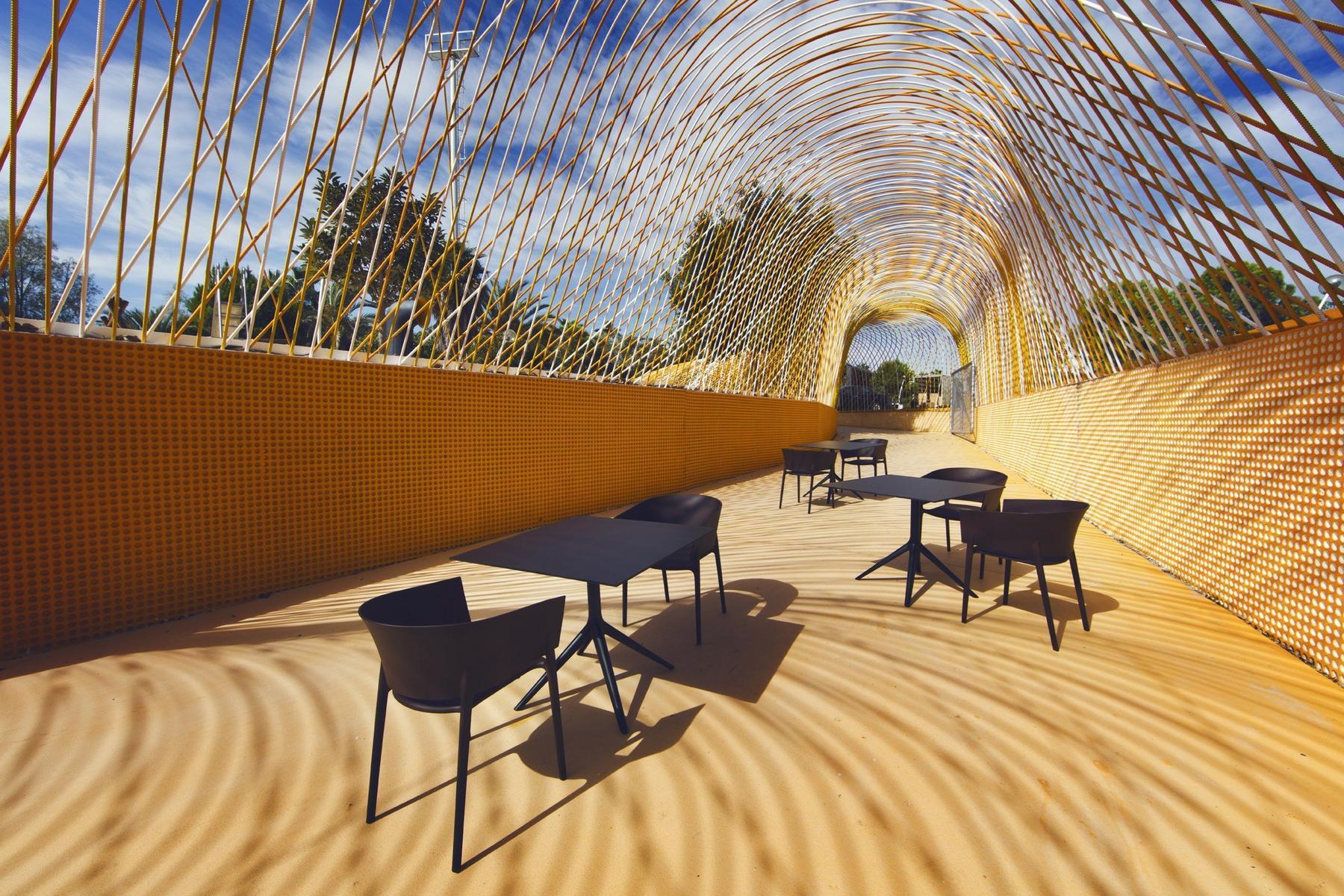 AFRICA Garden chair with armrests