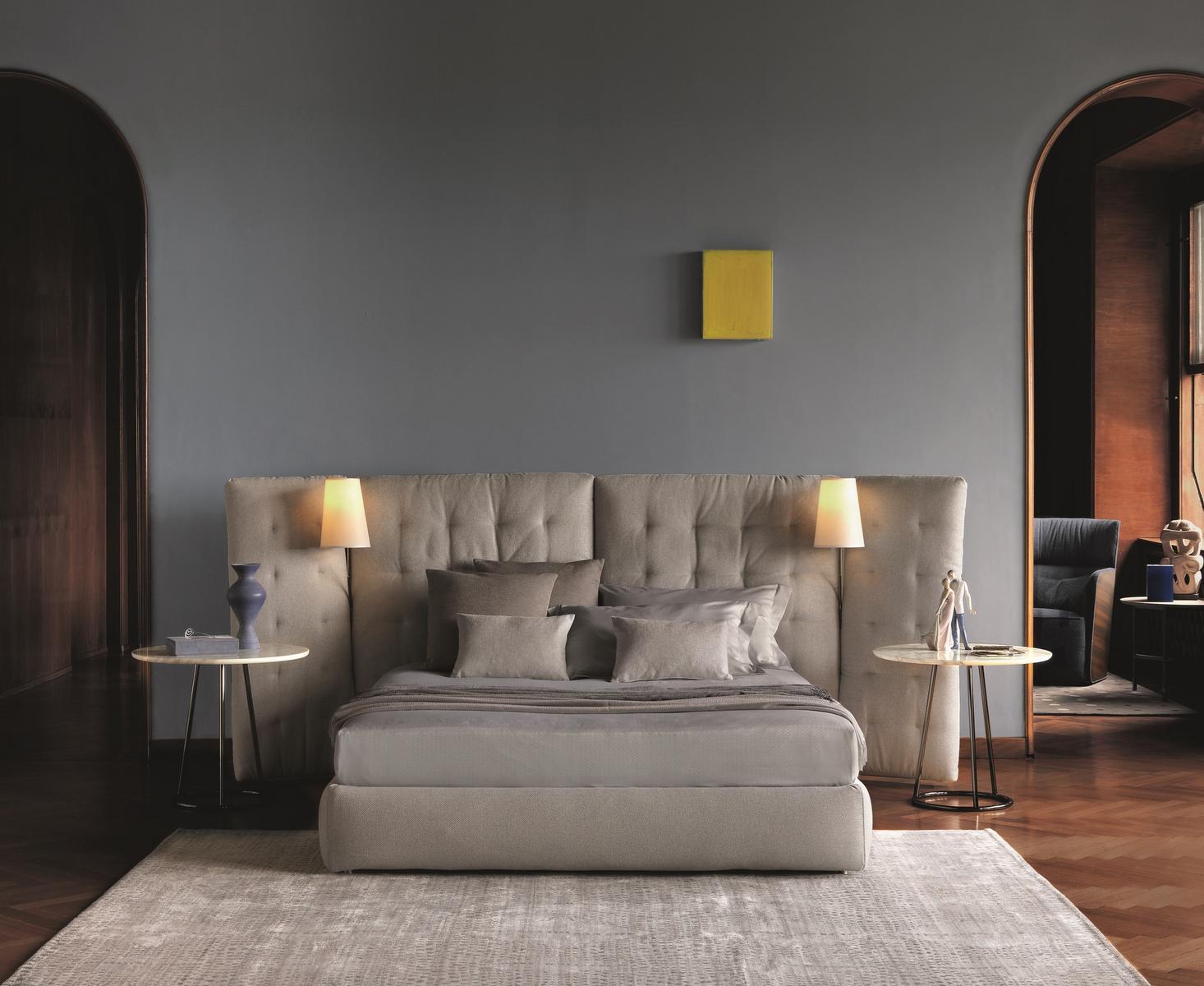 ANGLE PARAVENTO Bed with high headboard