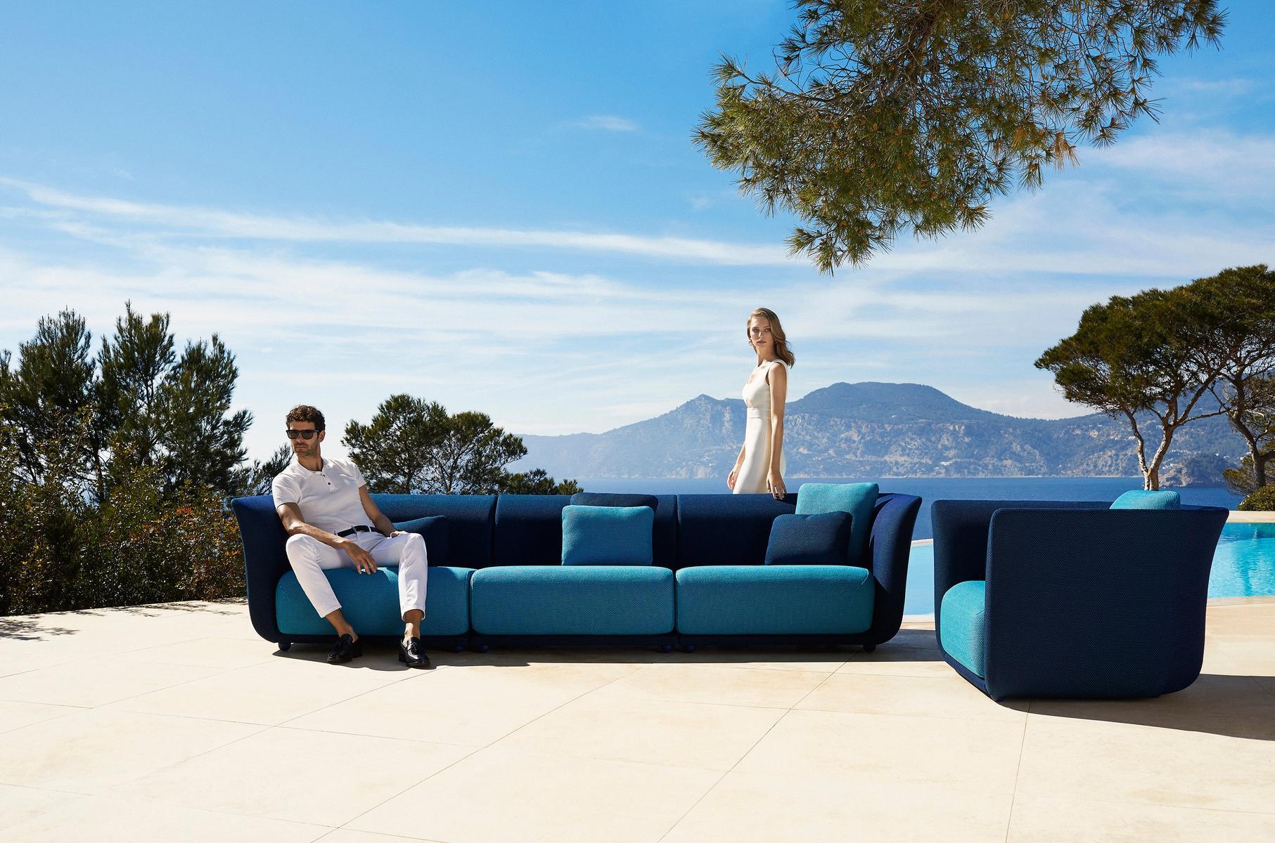 SUAVE Modular fabric garden sofa