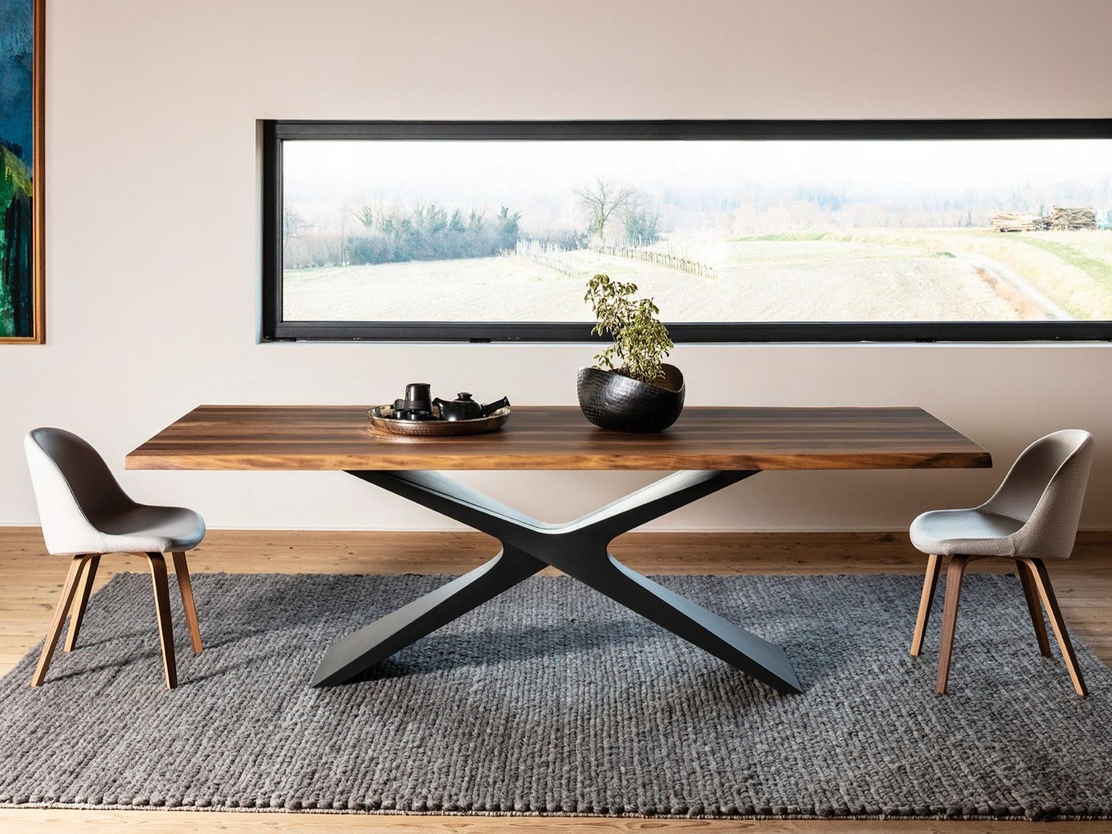 NEXUS Rectangular solid wood table