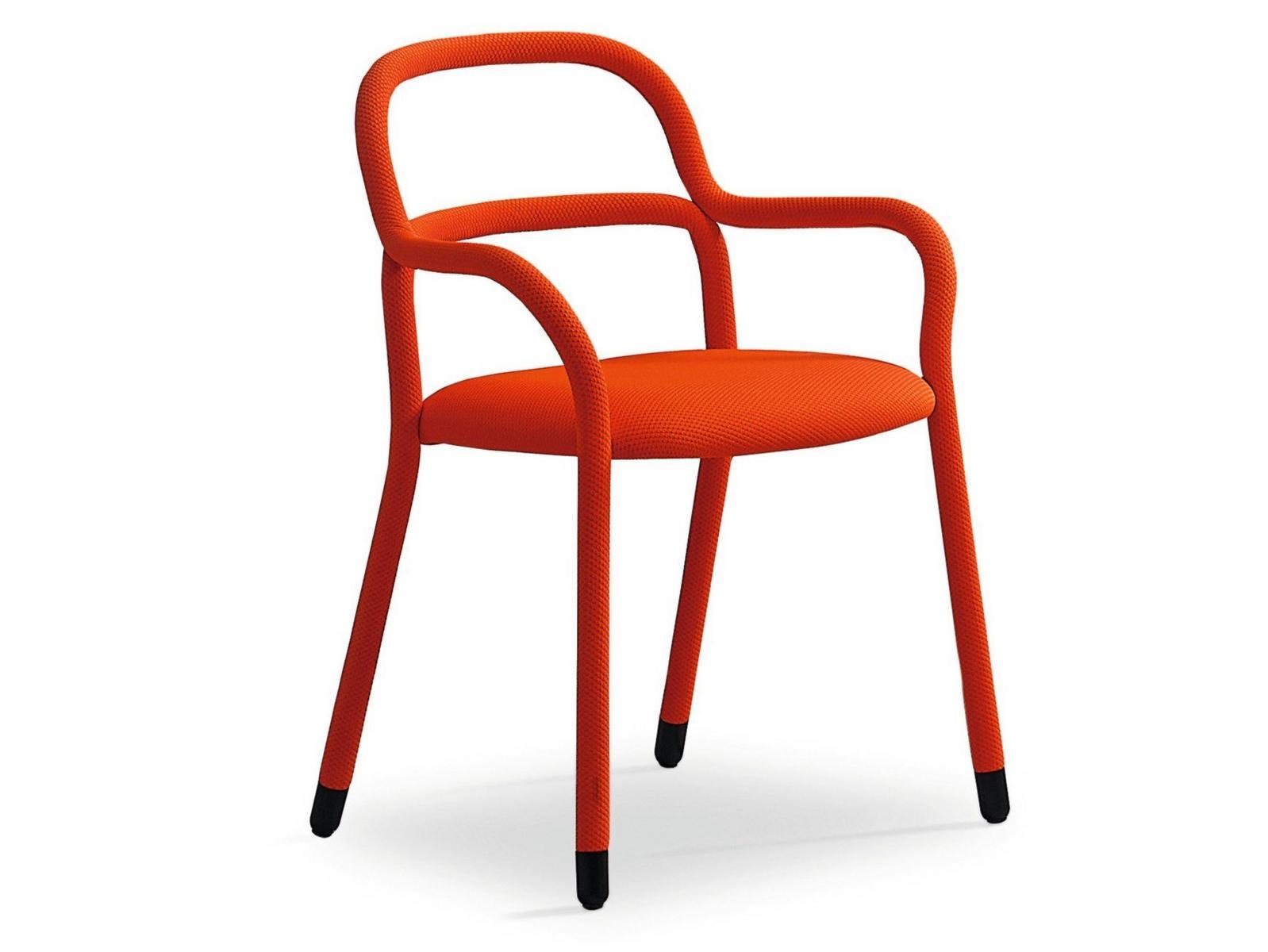 PIPPI P Armchair with four legs frame upholstered in fabric