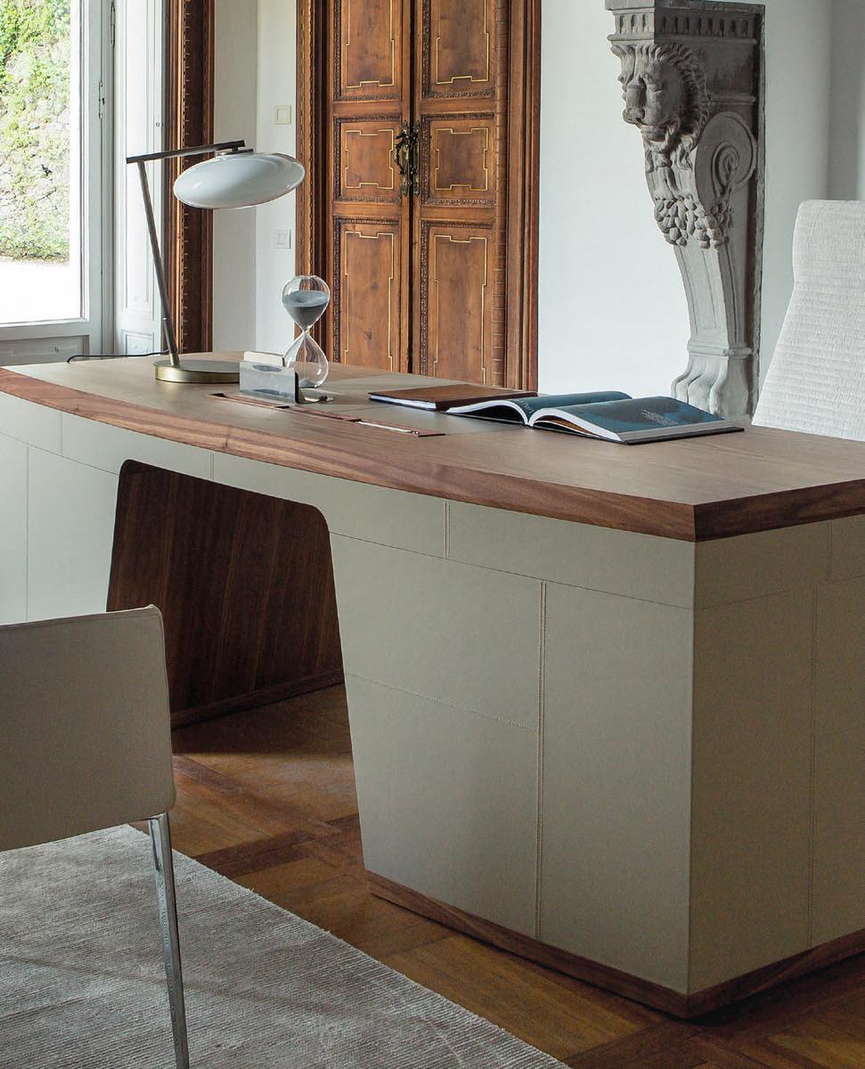 FLAVIO Walnut executive desk
