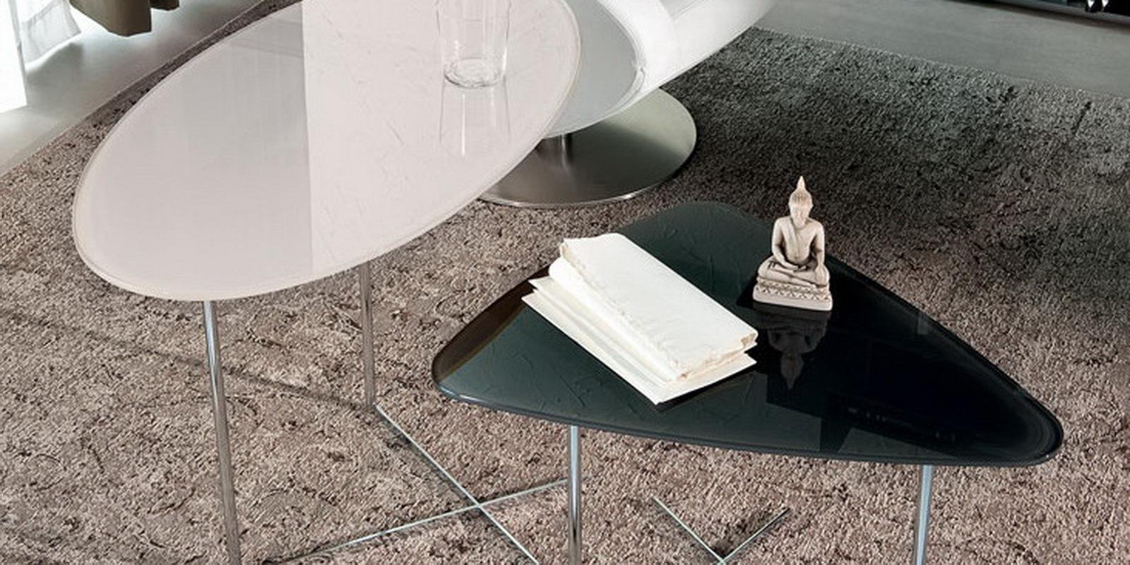 PAT Oval metal coffee table