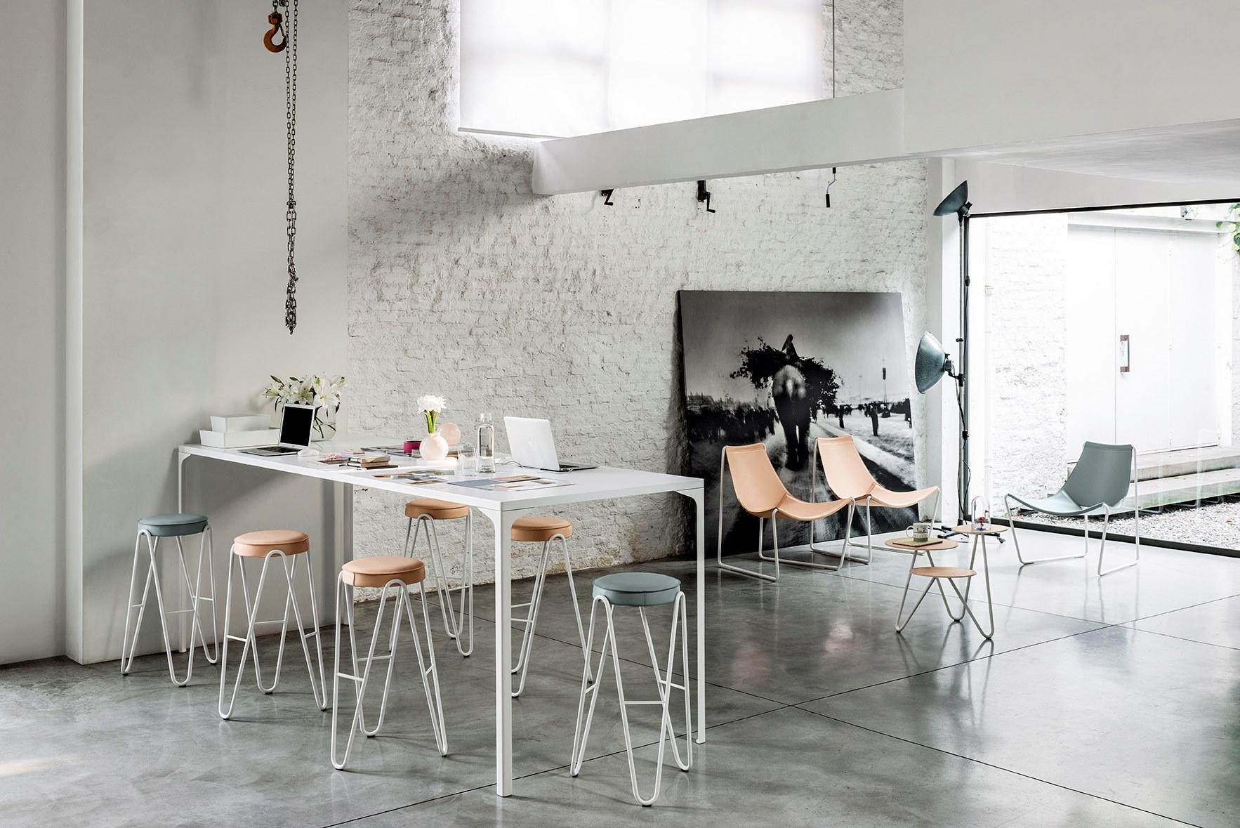 APELLE AT Sled base tanned leather easy chair