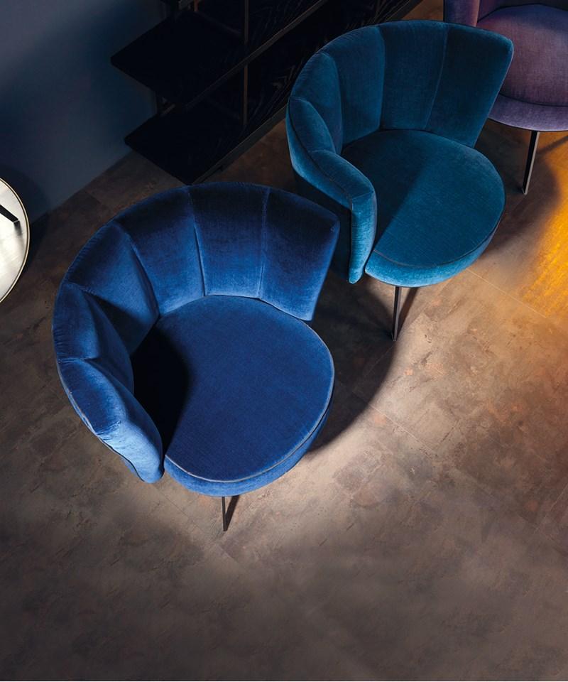 DIVA Upholstered velvet easy chair