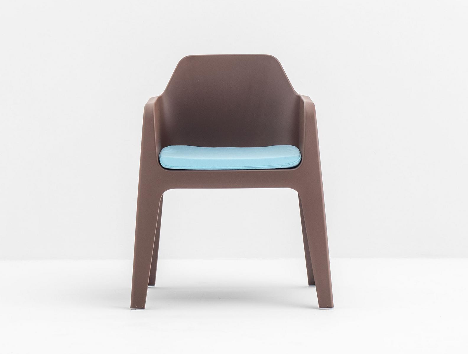PLUS 630 Stackable polypropylene chair