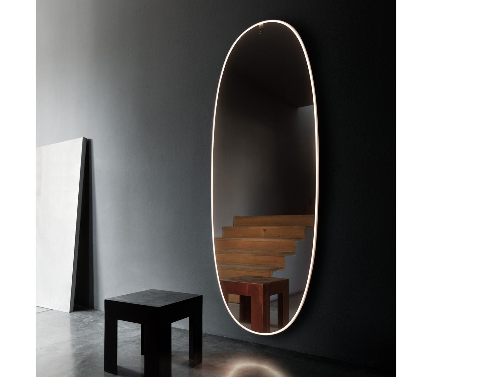 LA PLUS BELLE Oval wall-mounted mirror with integrated lighting