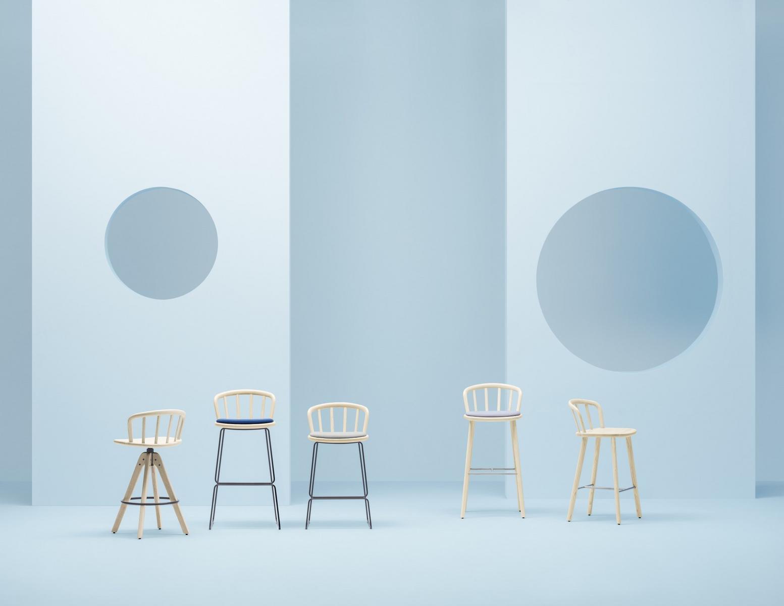 NYM 2839A High stool with integrated cushion