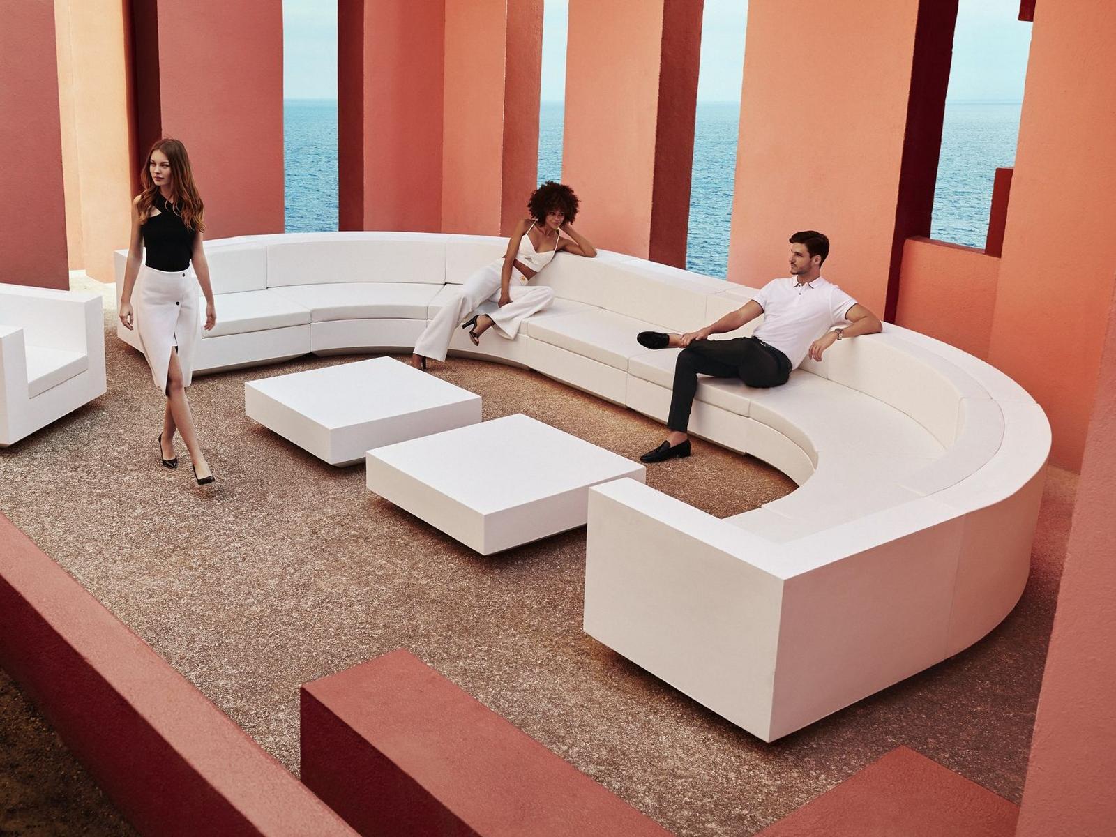 VELA Sectional curved polyethylene sofa