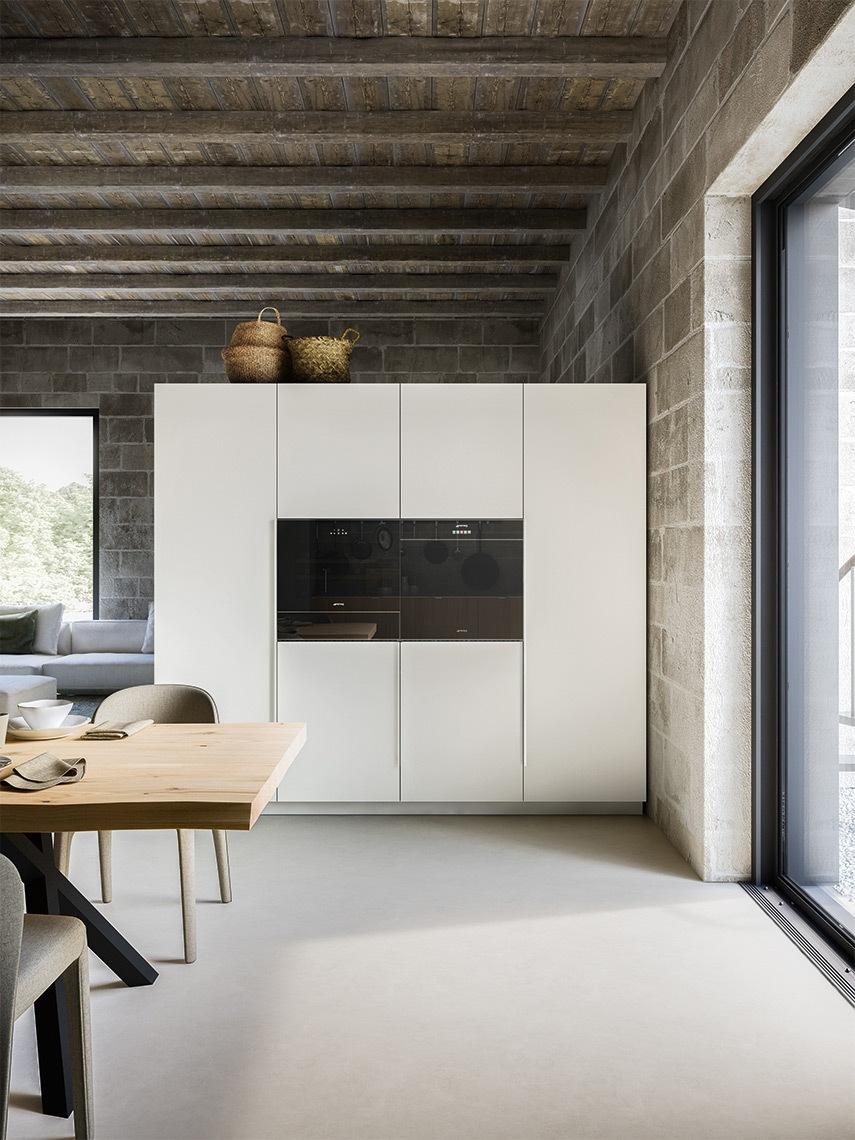 MAGGIORANA Lacquered kitchen