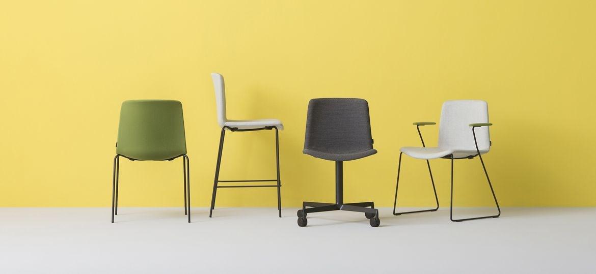 TWEET 895/2 Upholstered chair with armrests