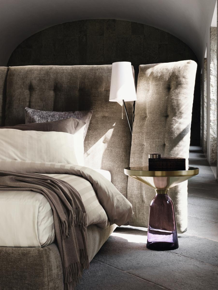 ANGLE PARAVENTO Bed with high headboard