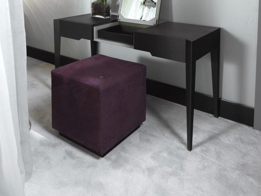FRINE Tufted upholstered square nabuk pouf