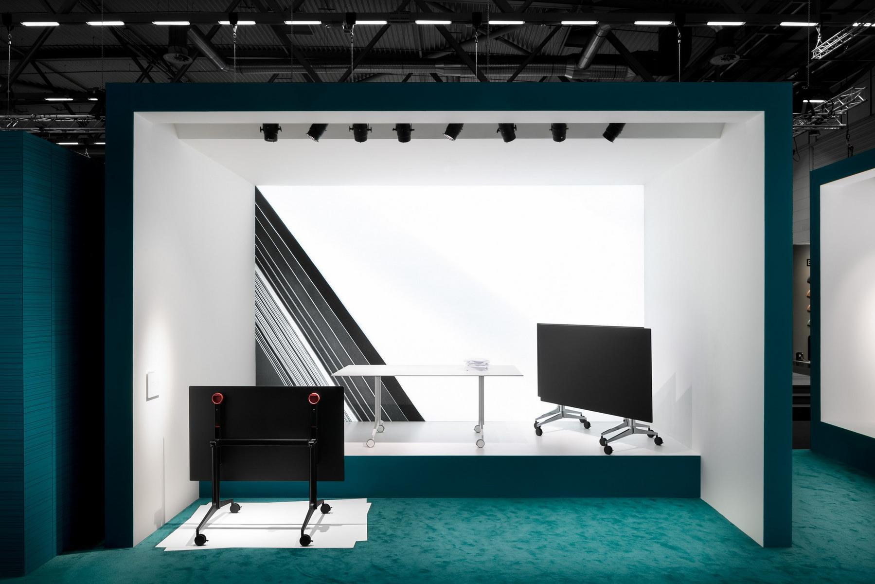 YPSILON TILTING Folding rectangular metal table with casters